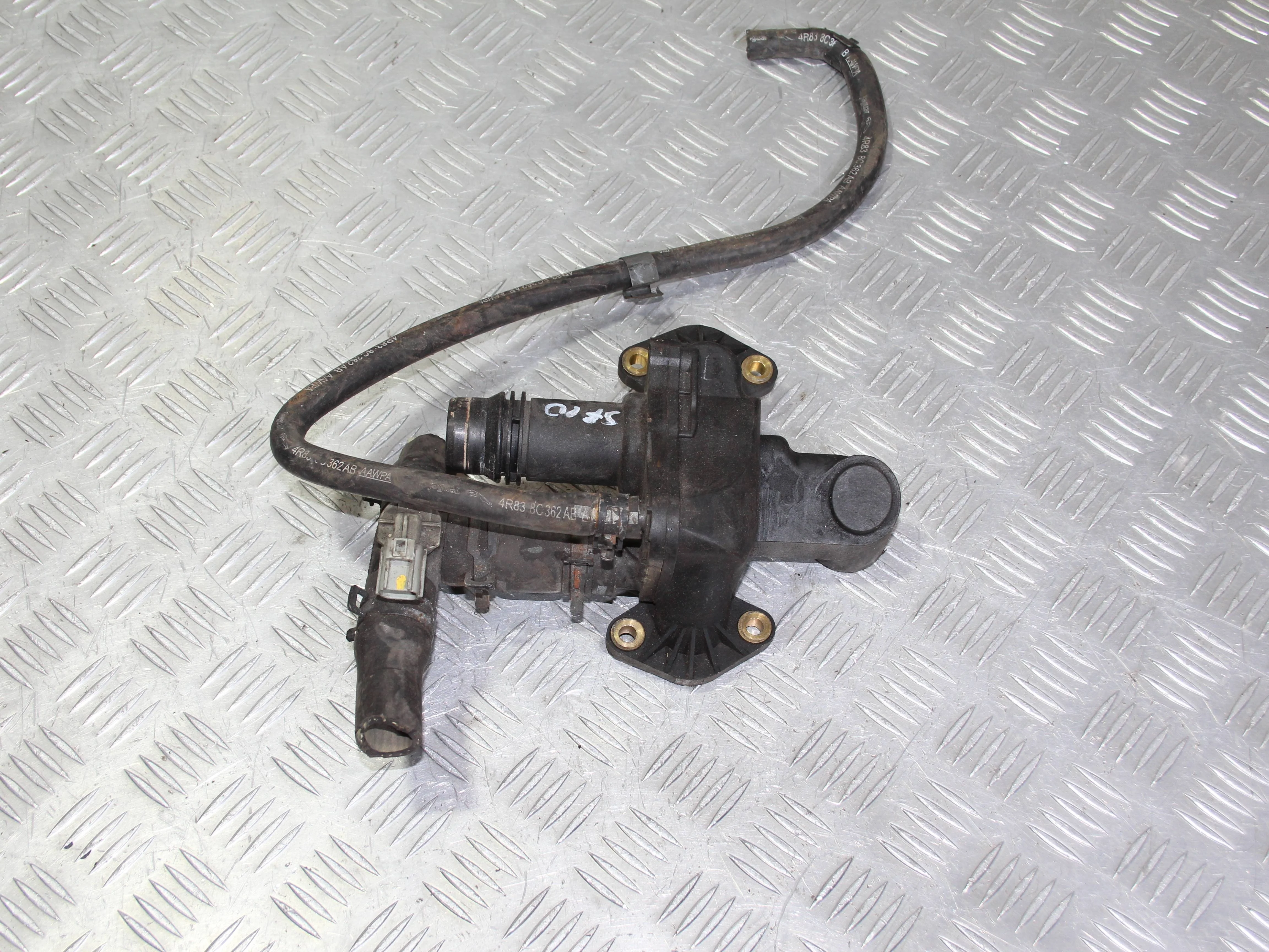 Патрубок радиатора (тройник) JAGUAR S-type I рест