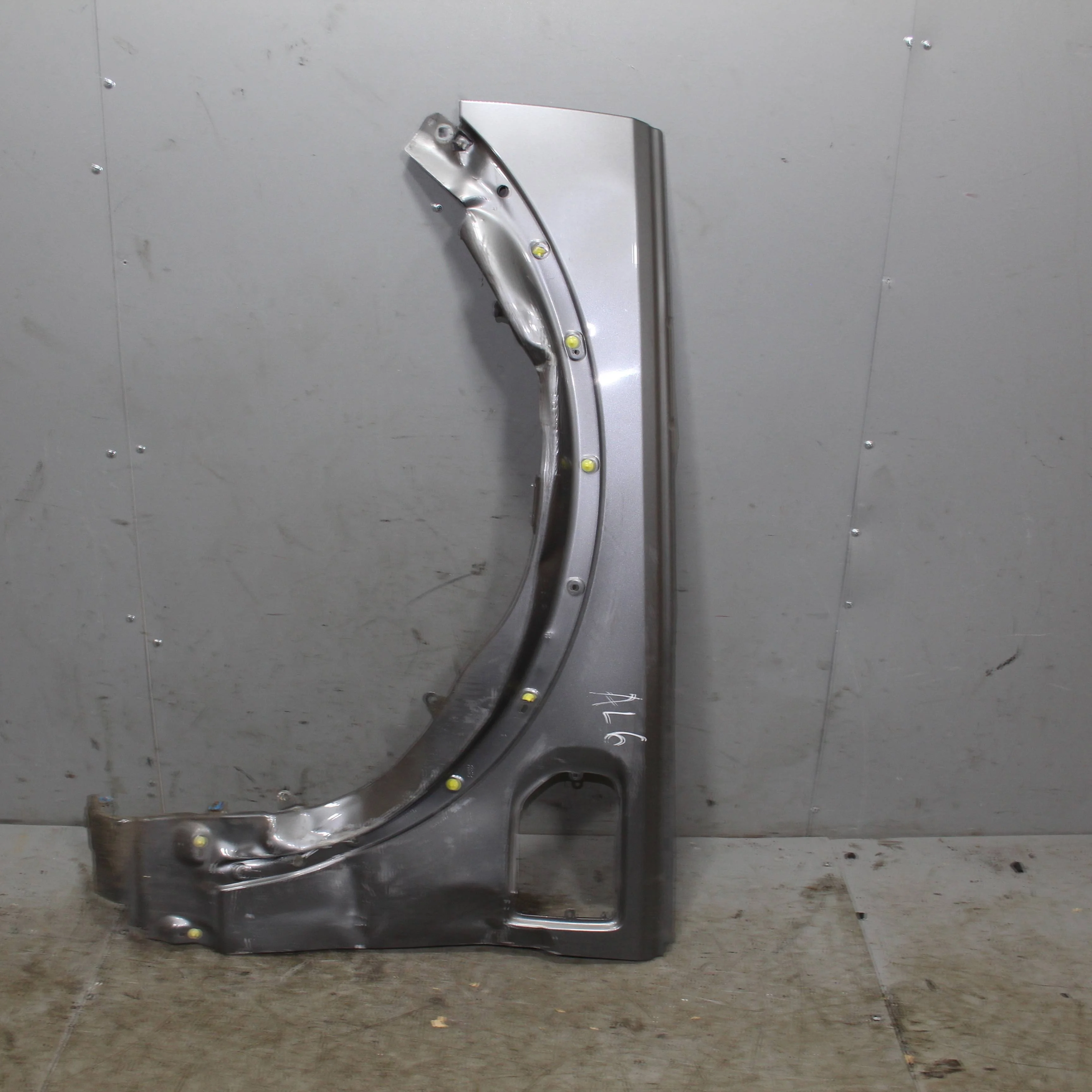 Крыло переднее левое LAND ROVER Discovery IV (200