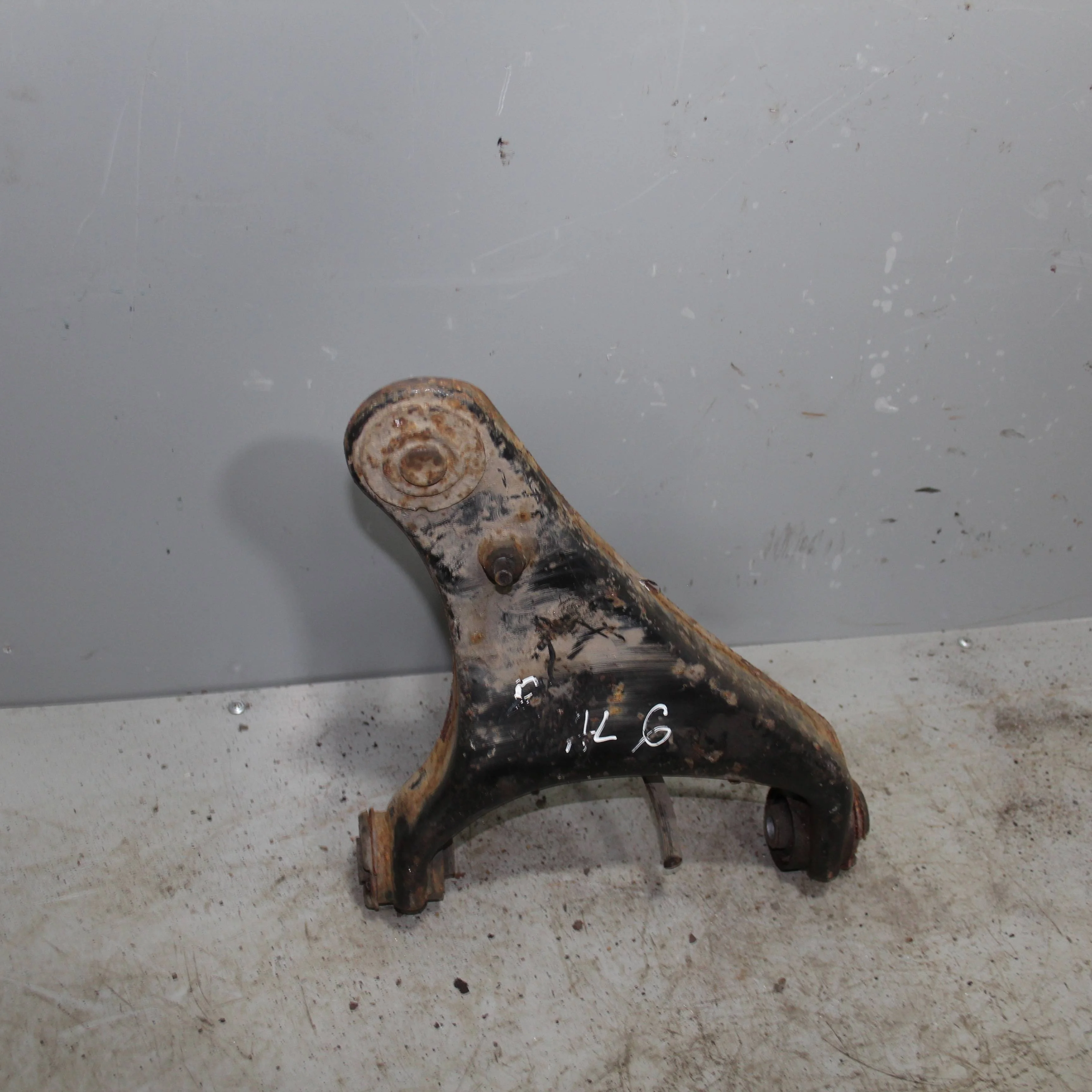 Рычаг передний верхний левый LAND ROVER Discovery