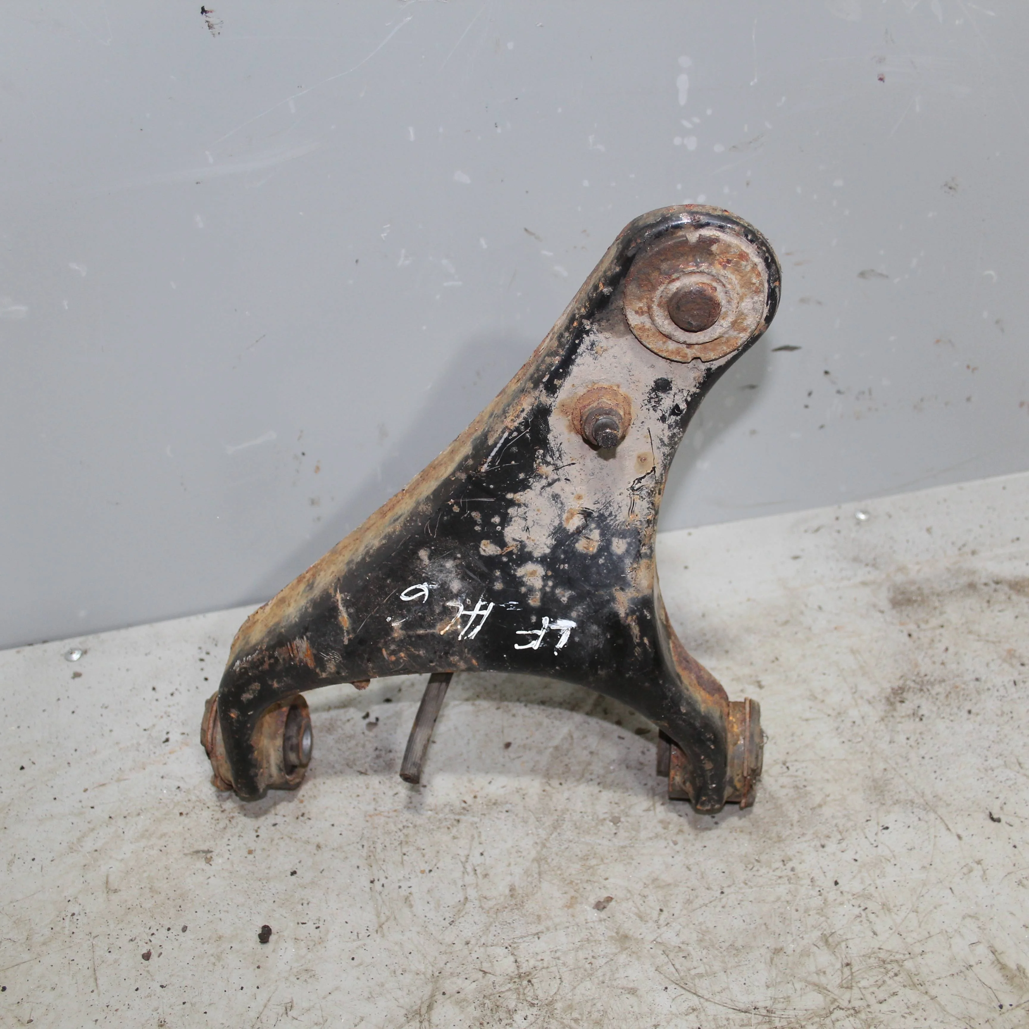 Рычаг передний верхний правый LAND ROVER Discover