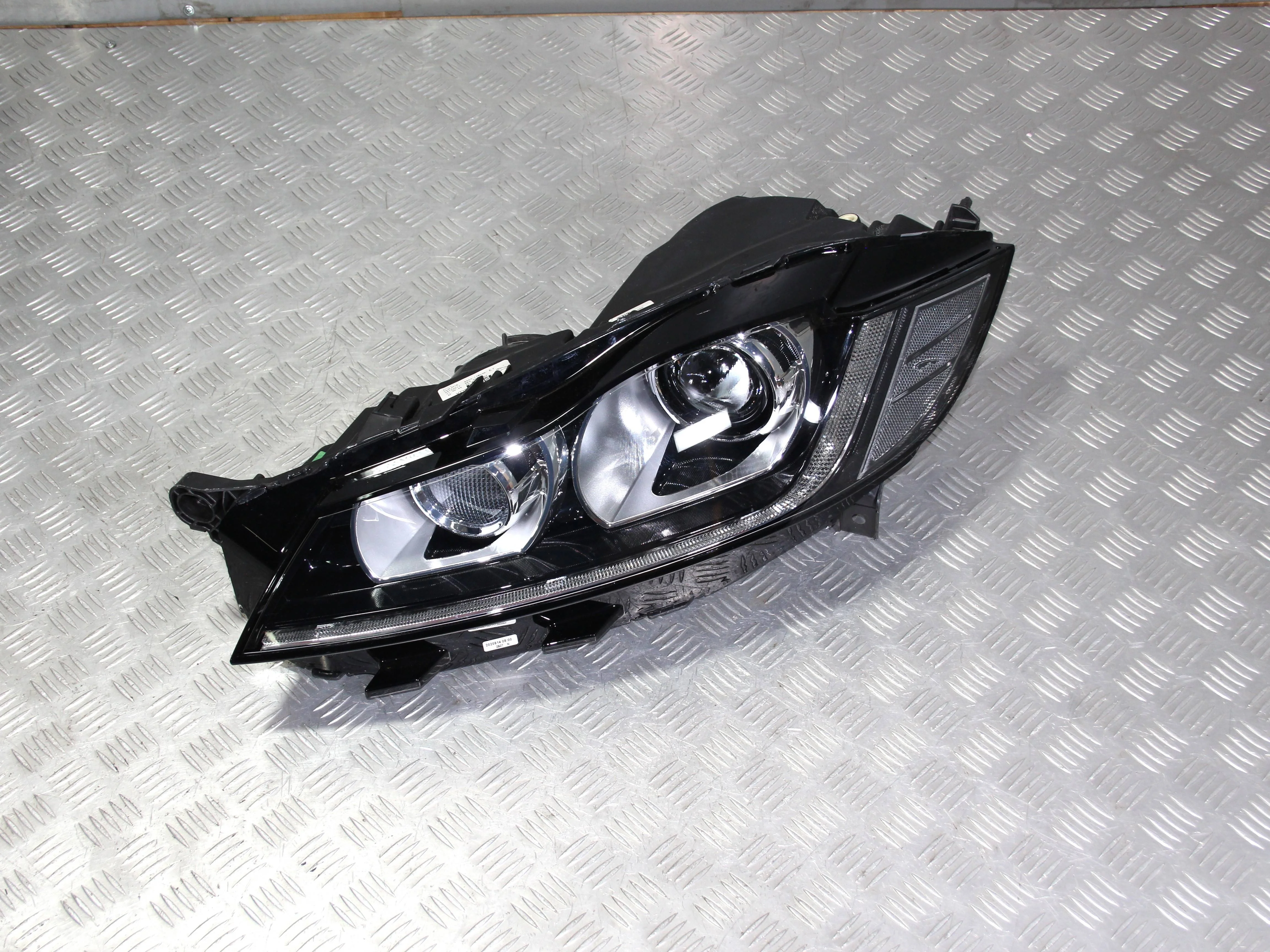 Фара левая (ксенон) JAGUAR XF II (2015—2020)