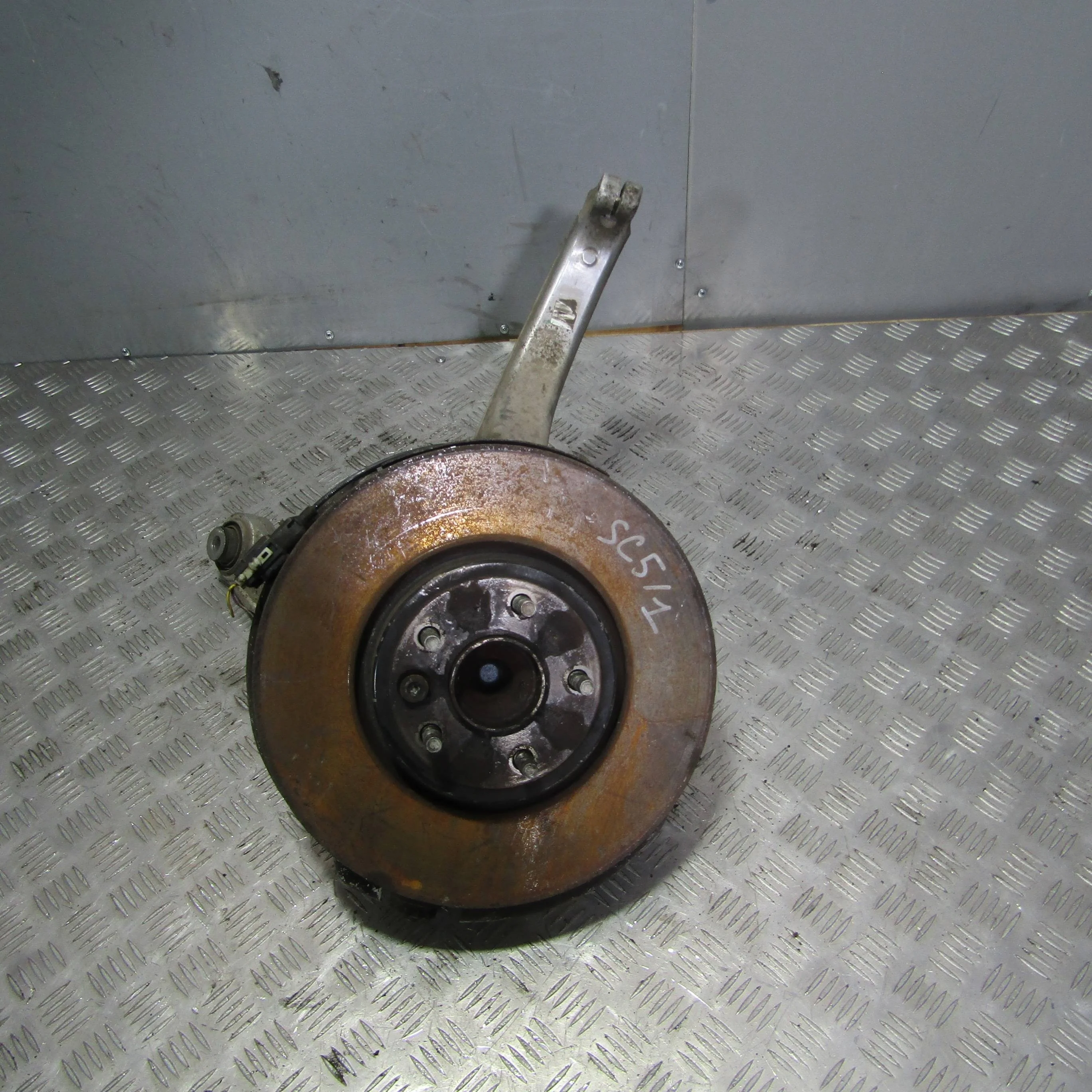 Кулак поворотный передний левый JAGUAR XE I (2015