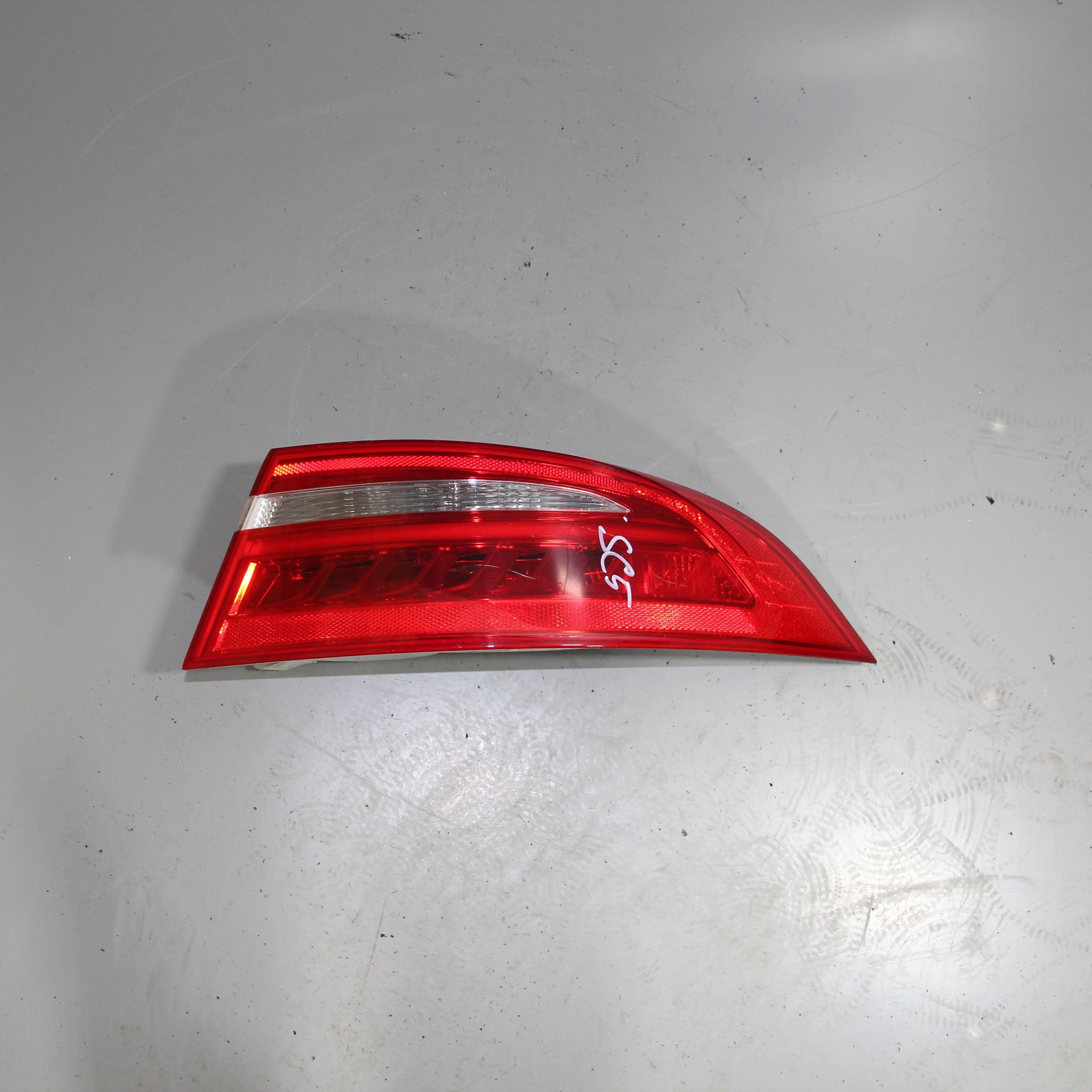 Фонарь задний правый JAGUAR XE I (2015—2019)