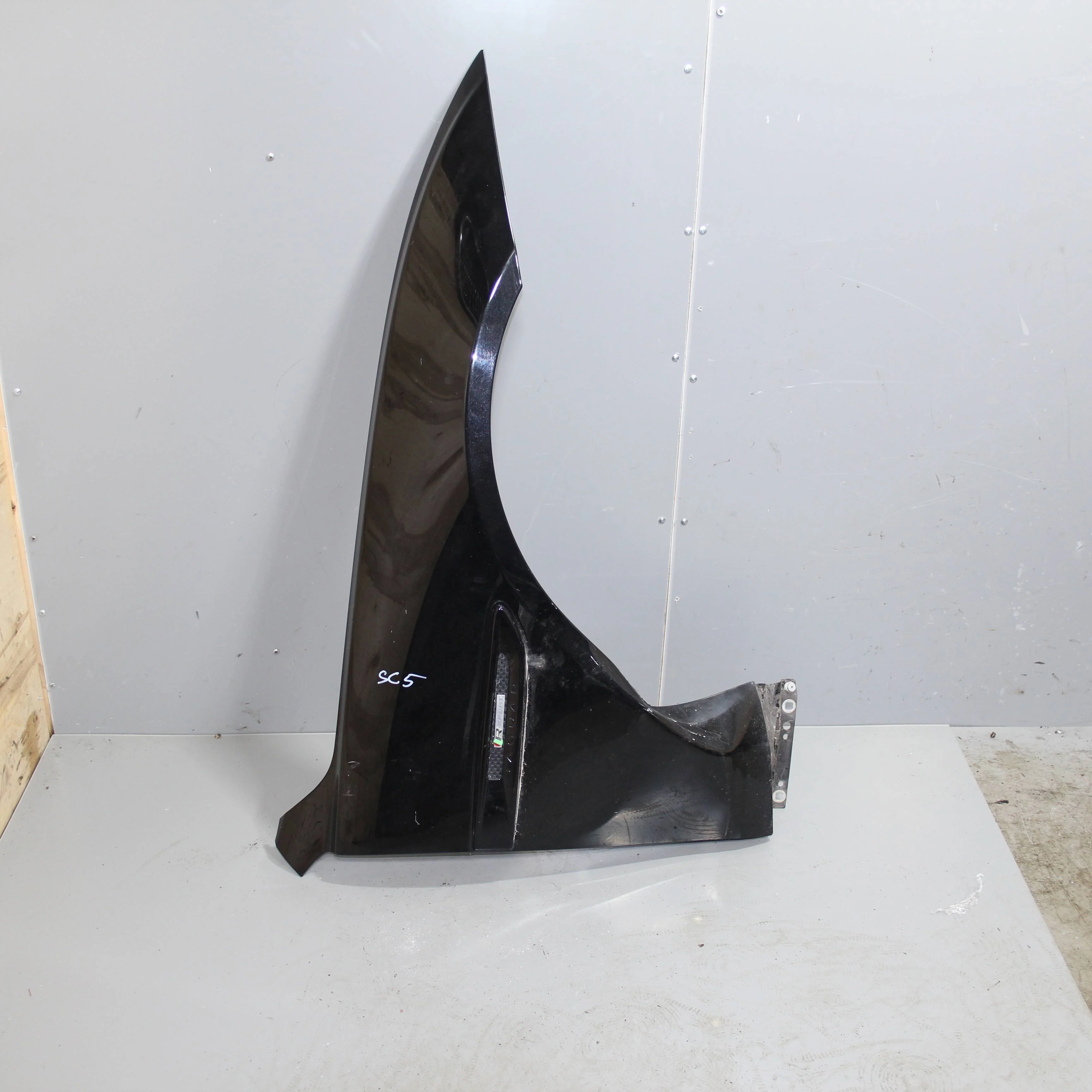 Крыло переднее правое JAGUAR XE I (2015—2019)