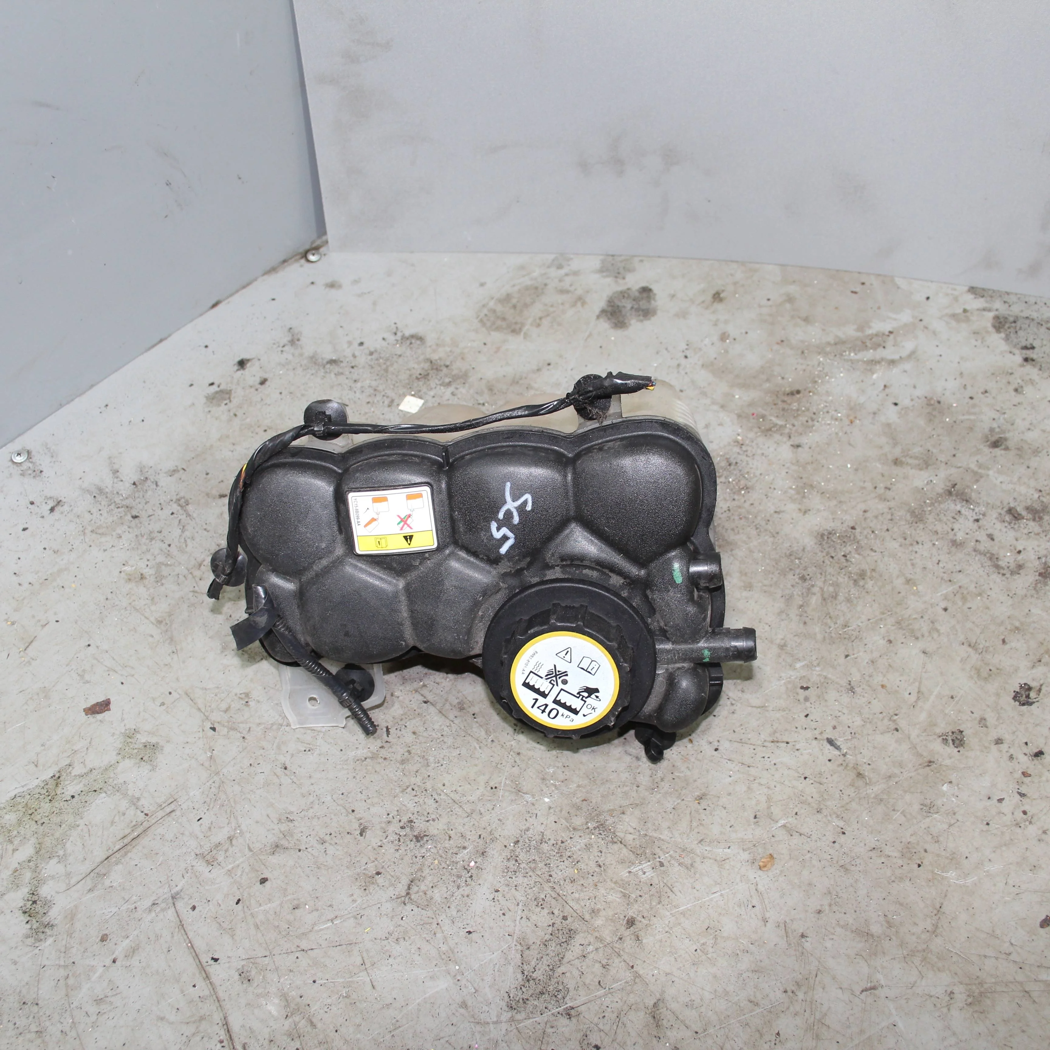 Бачок расширительный JAGUAR XE I (2015—2019)