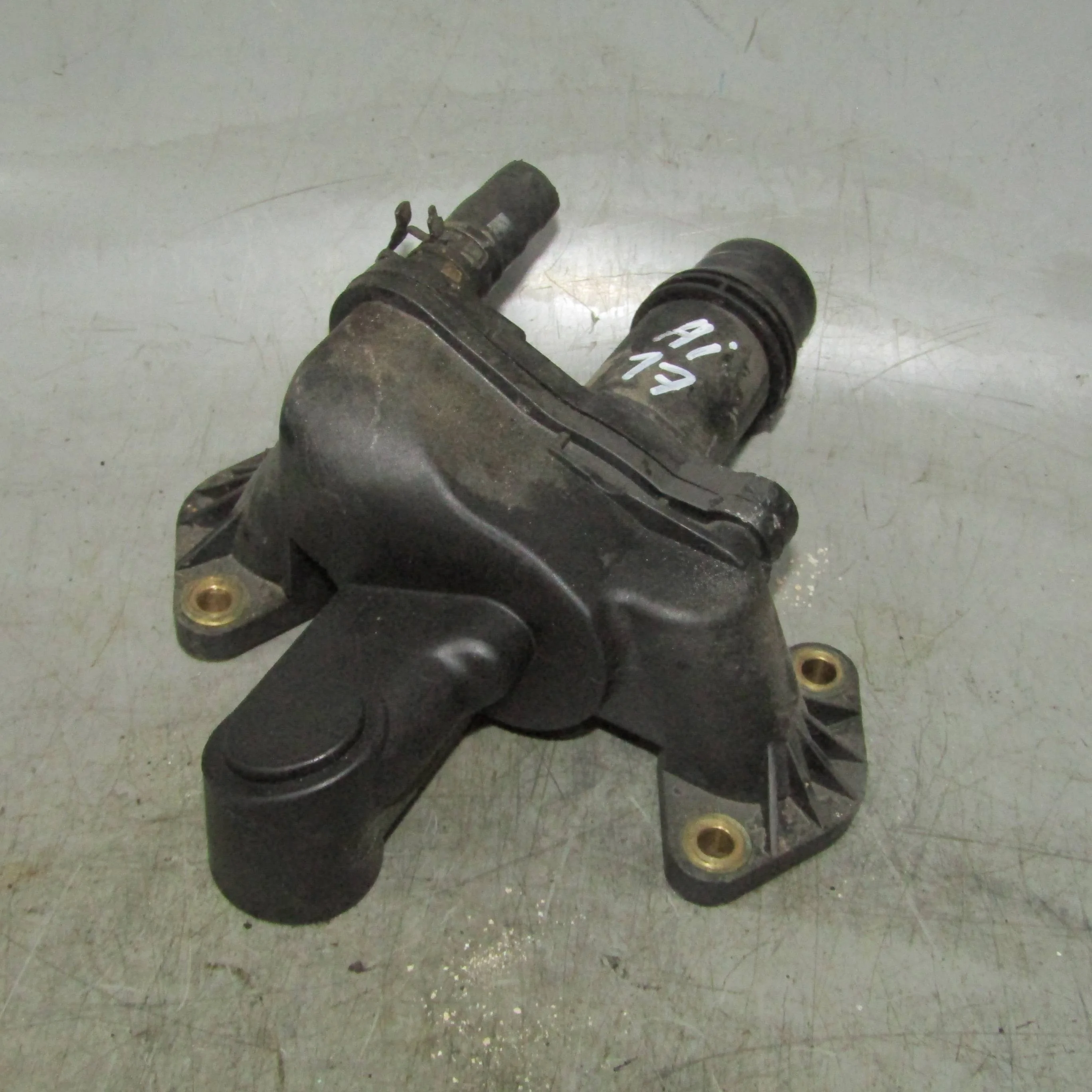 Патрубок радиатора (тройник) JAGUAR XF I (2007—20