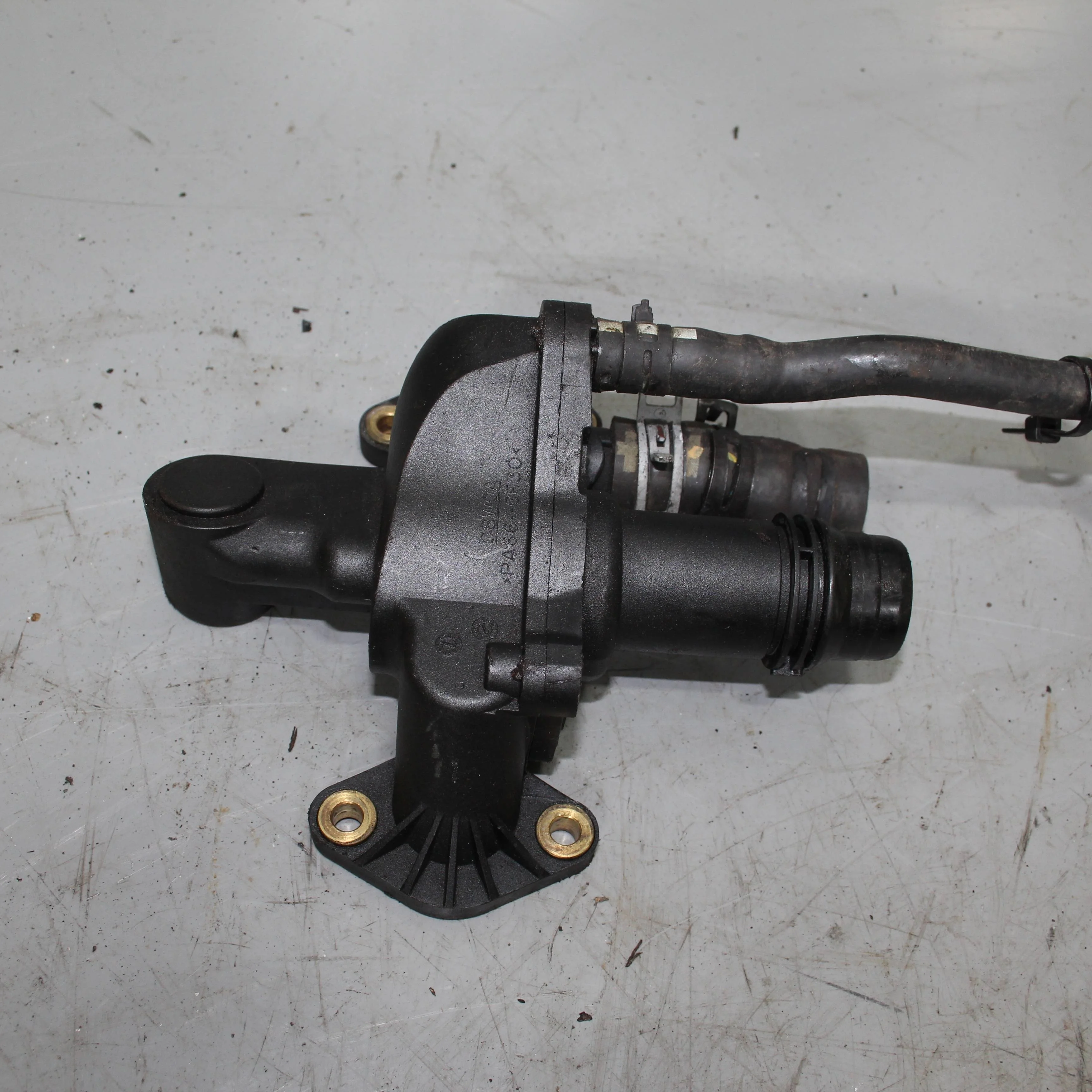 Патрубок радиатора (тройник) JAGUAR XF I (2007—20