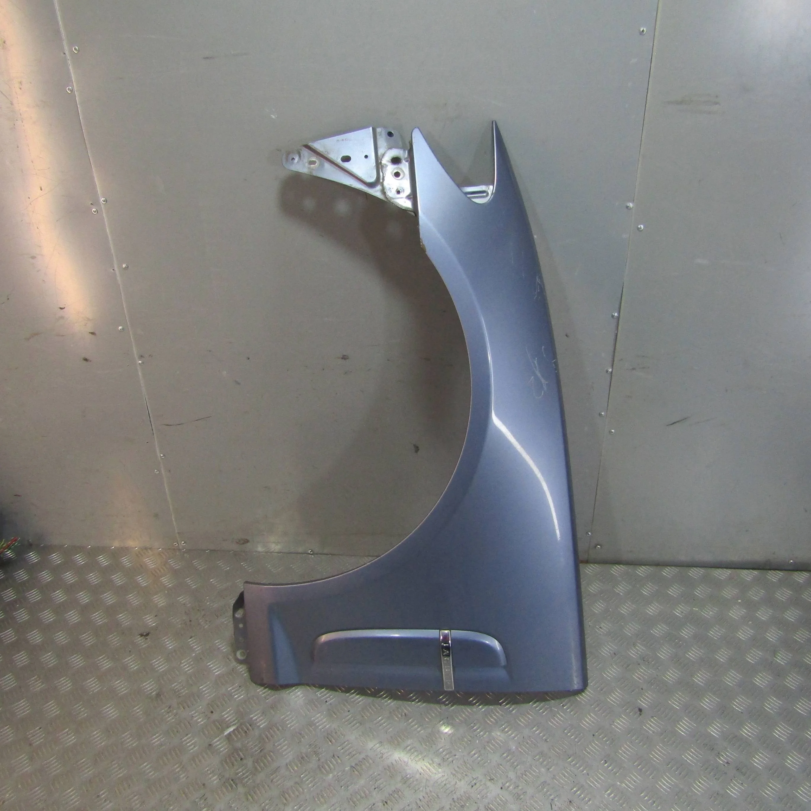 Крыло переднее левое JAGUAR XF I (2007—2011)