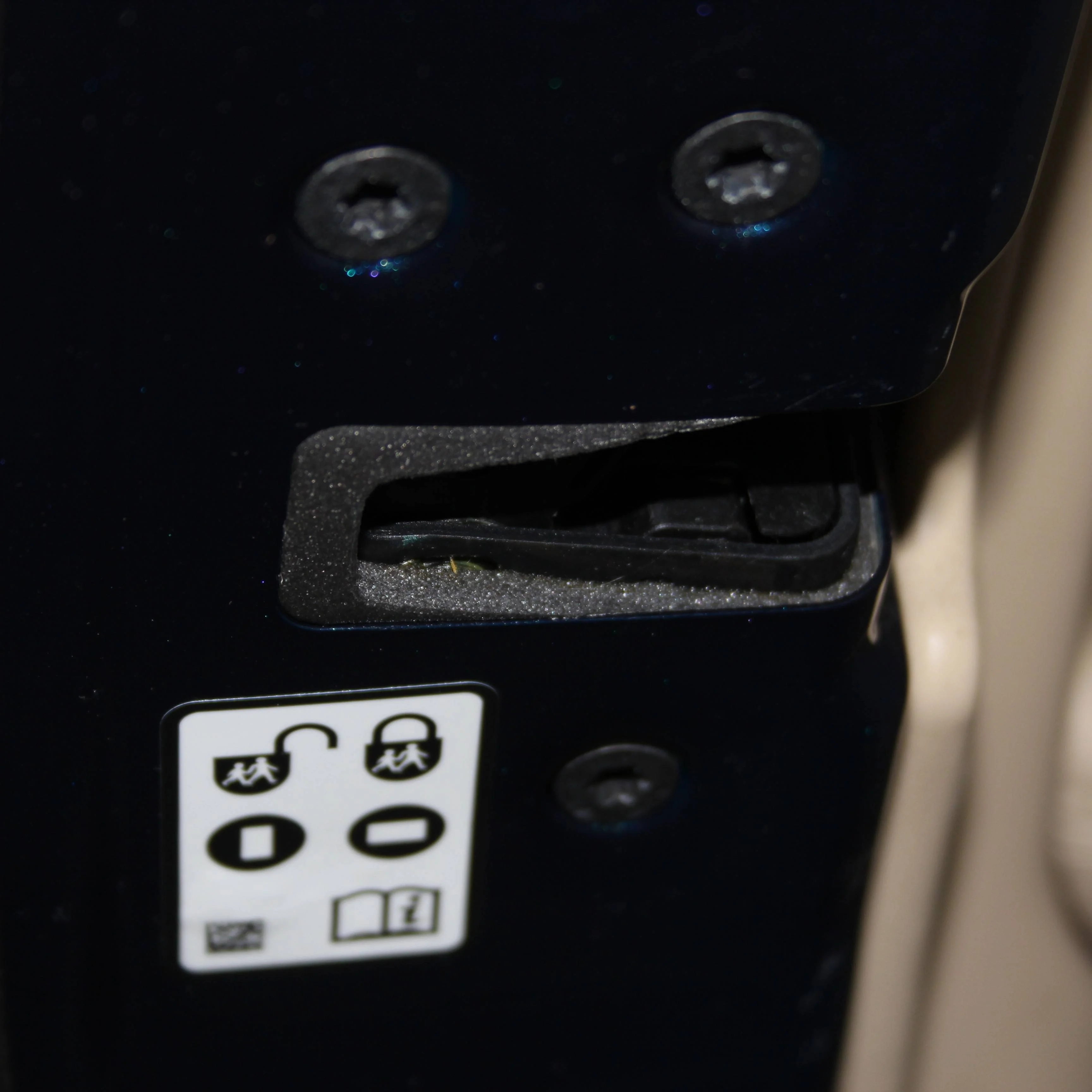 Замок двери задней левой JAGUAR XF I (2007—2011)