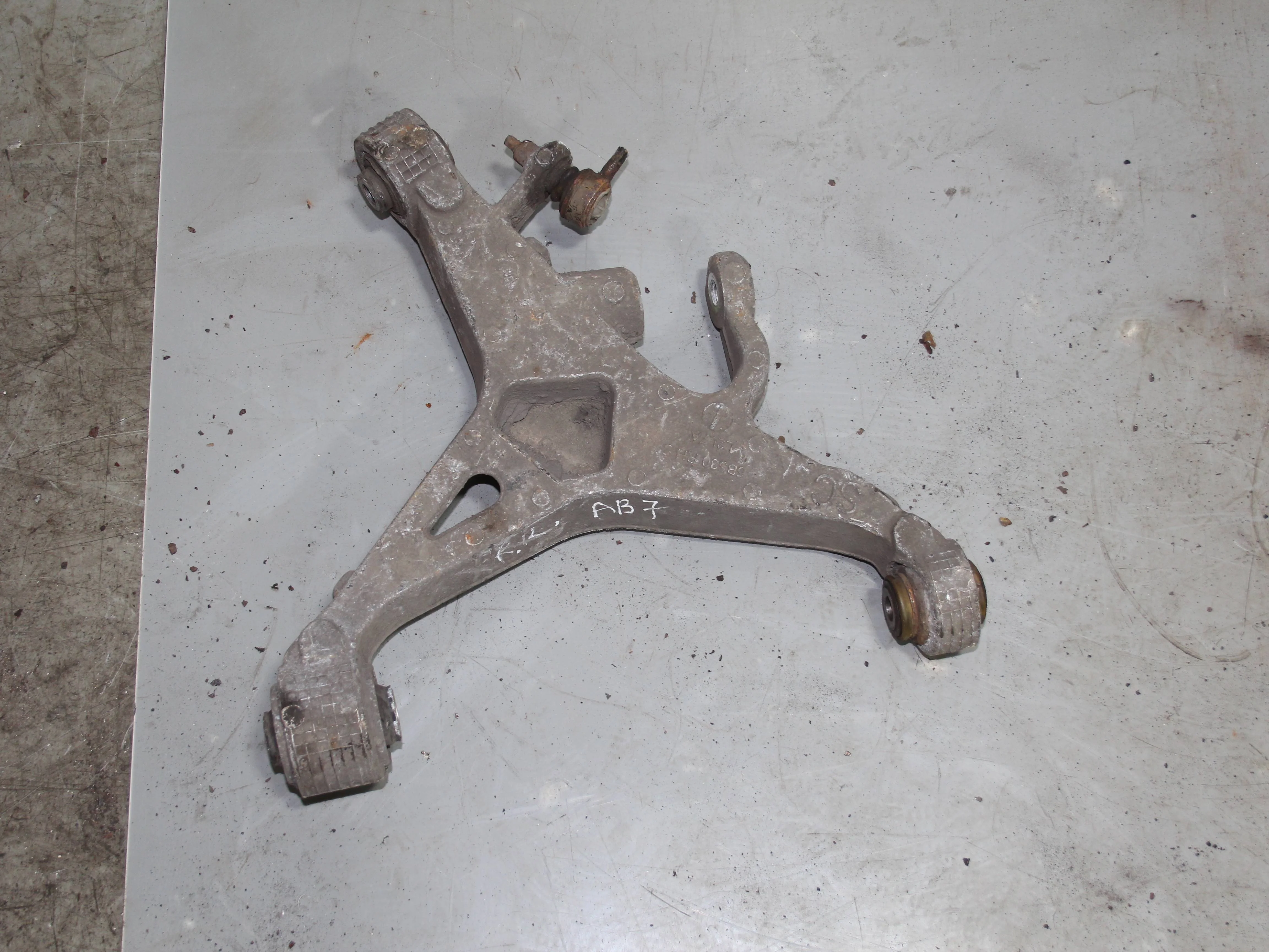 Рычаг задний нижний правый JAGUAR XF I (2007—2011)