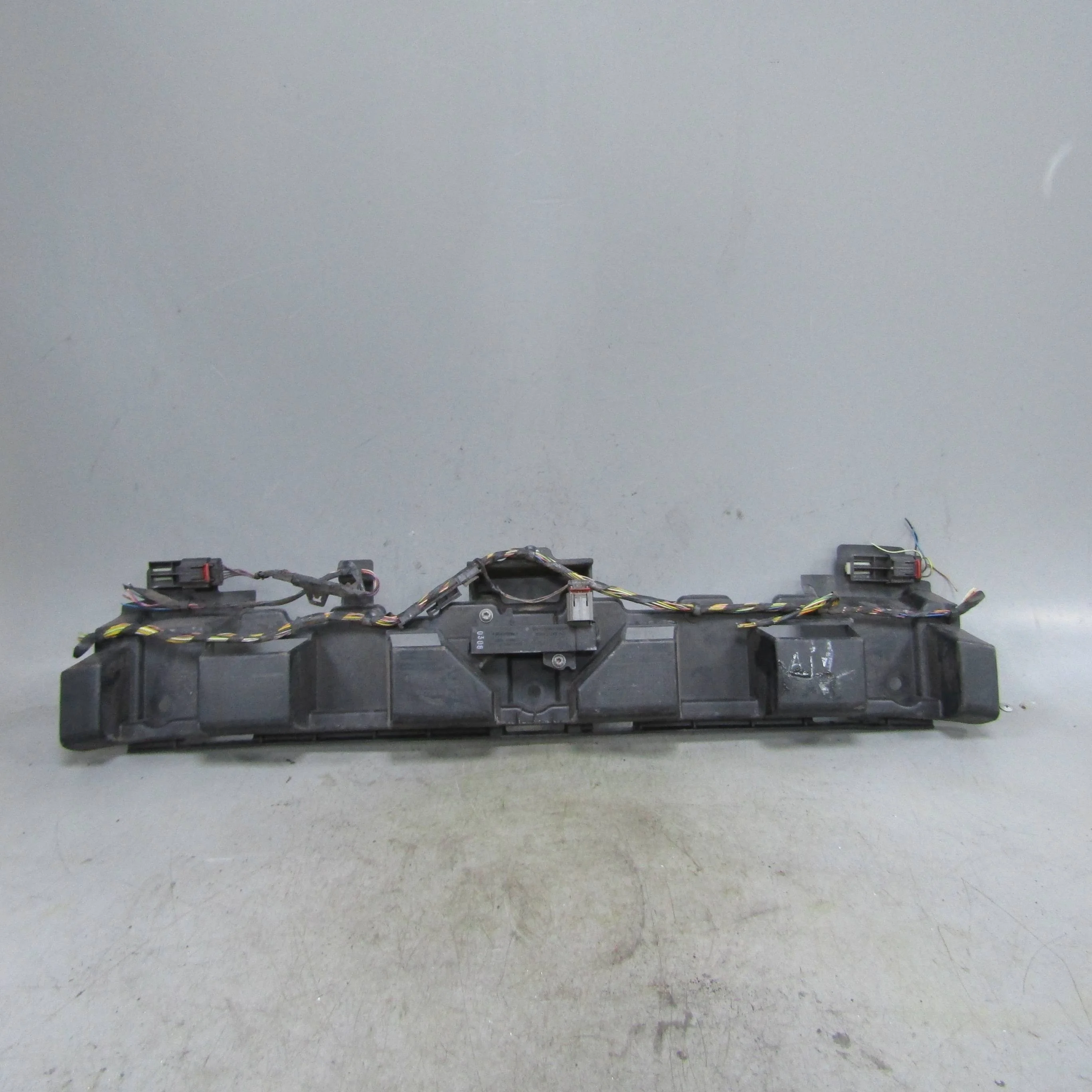 Кронштейн заднего бампера центральный JAGUAR XF I