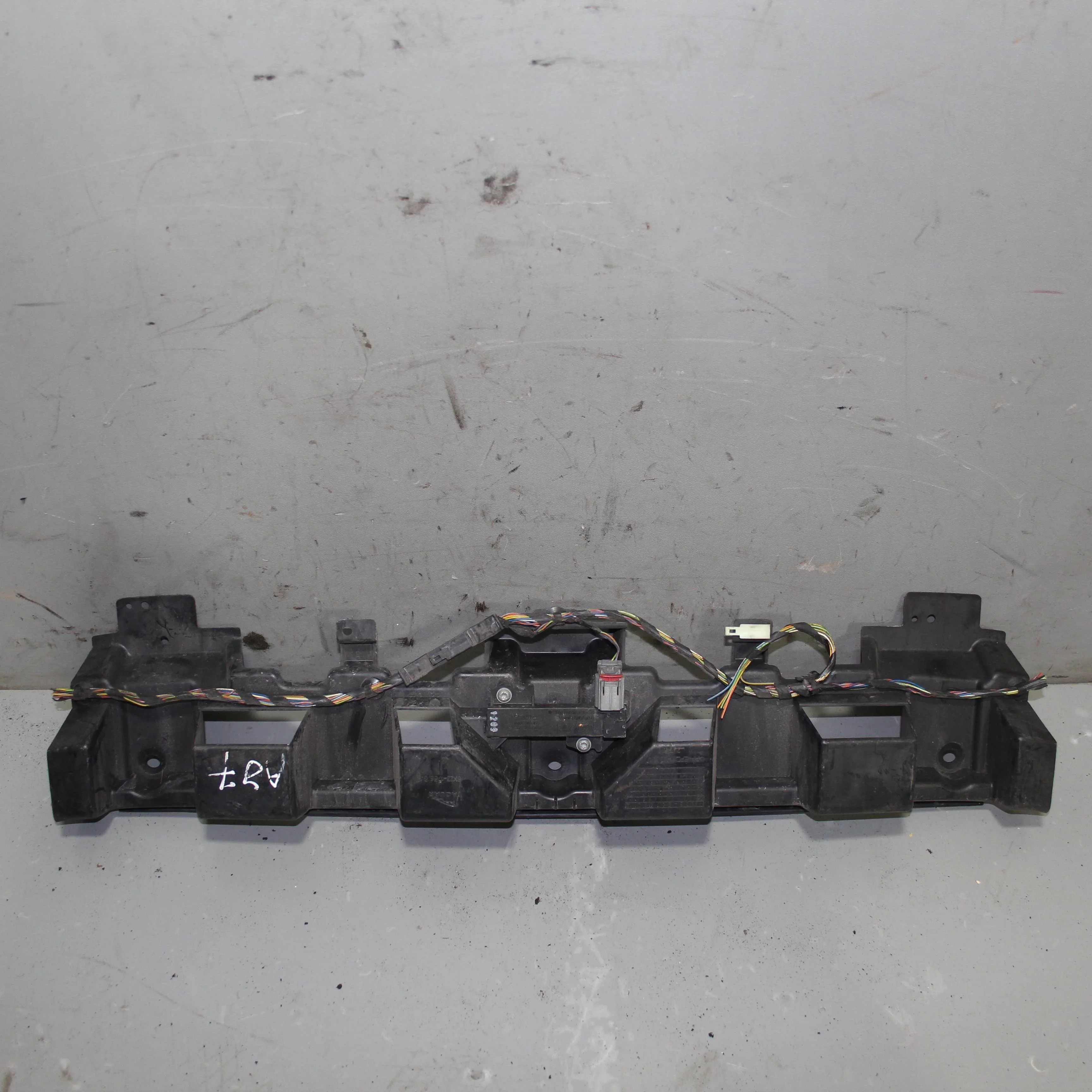 Кронштейн заднего бампера центральный JAGUAR XF I