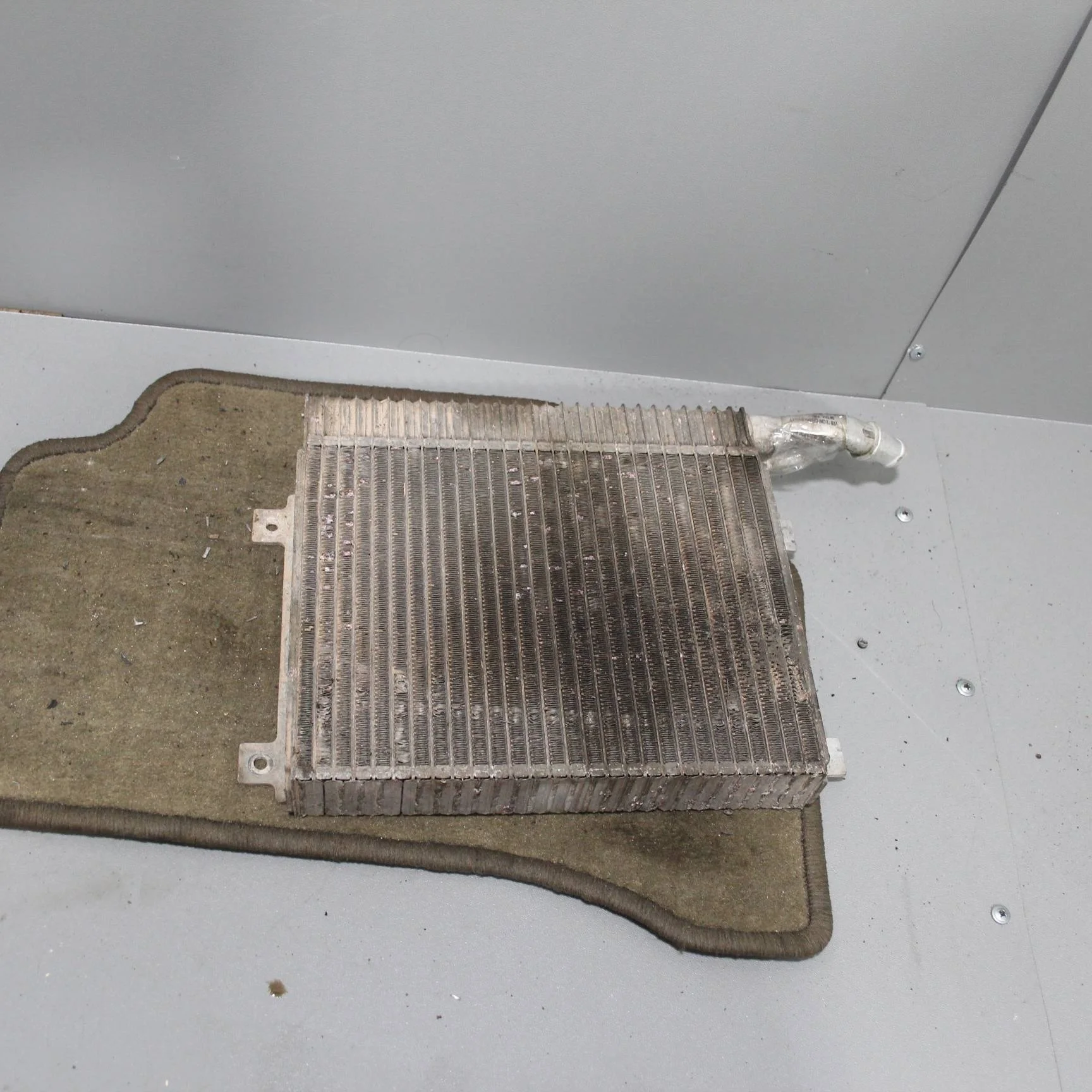 Радиатор дополнительный правый JAGUAR XF I (2007—