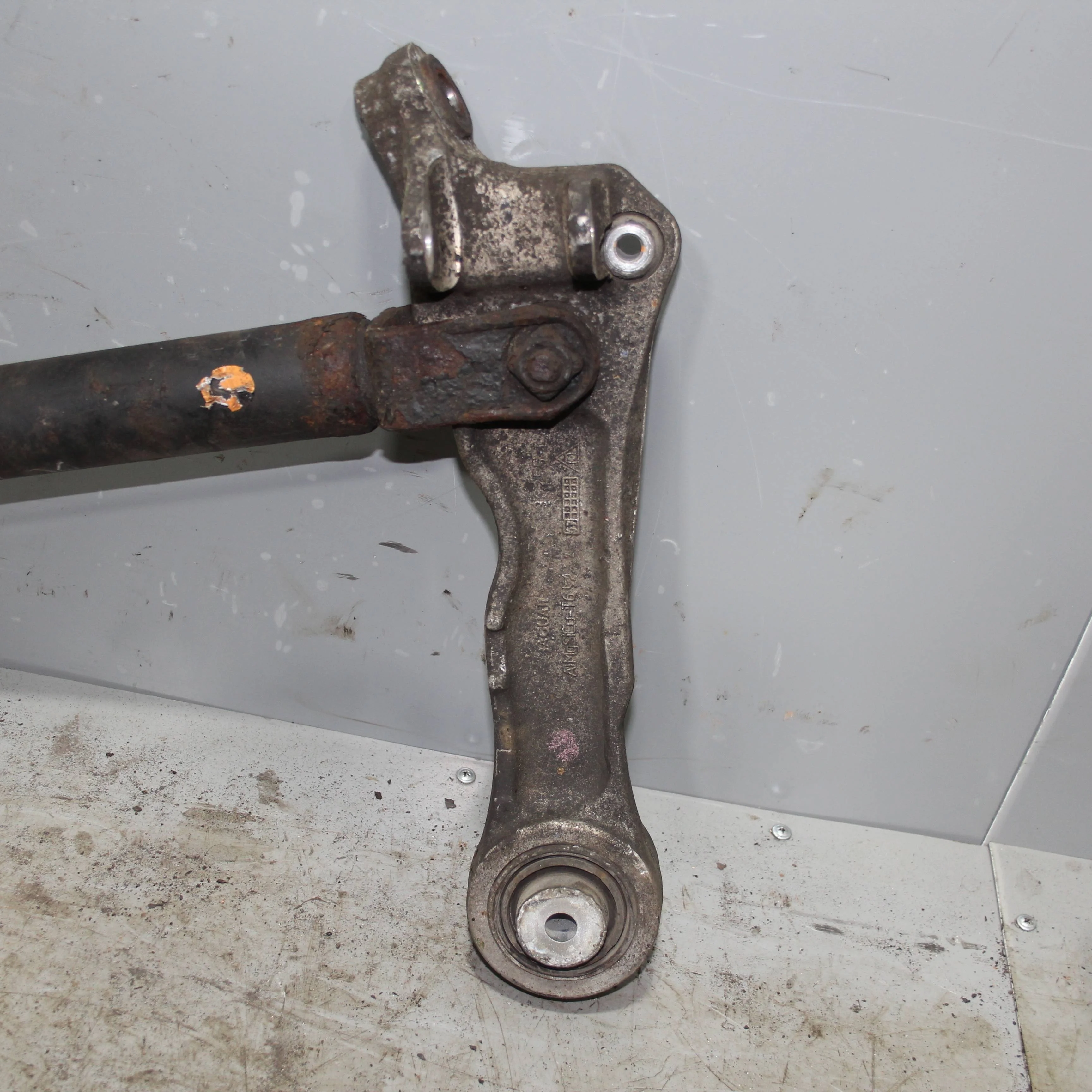 Рычаг передний нижний левый JAGUAR XF I (2007—201