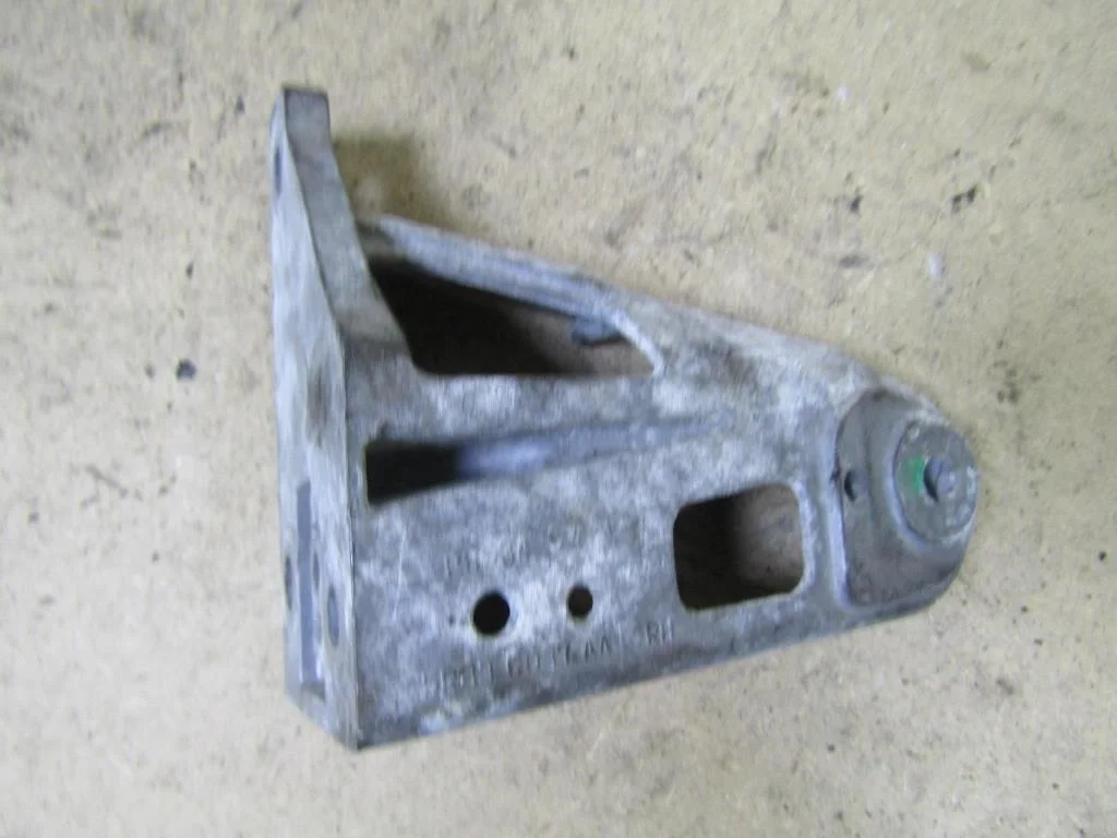 Кронштейн опоры двигателя JAGUAR XF I (2007—2011)