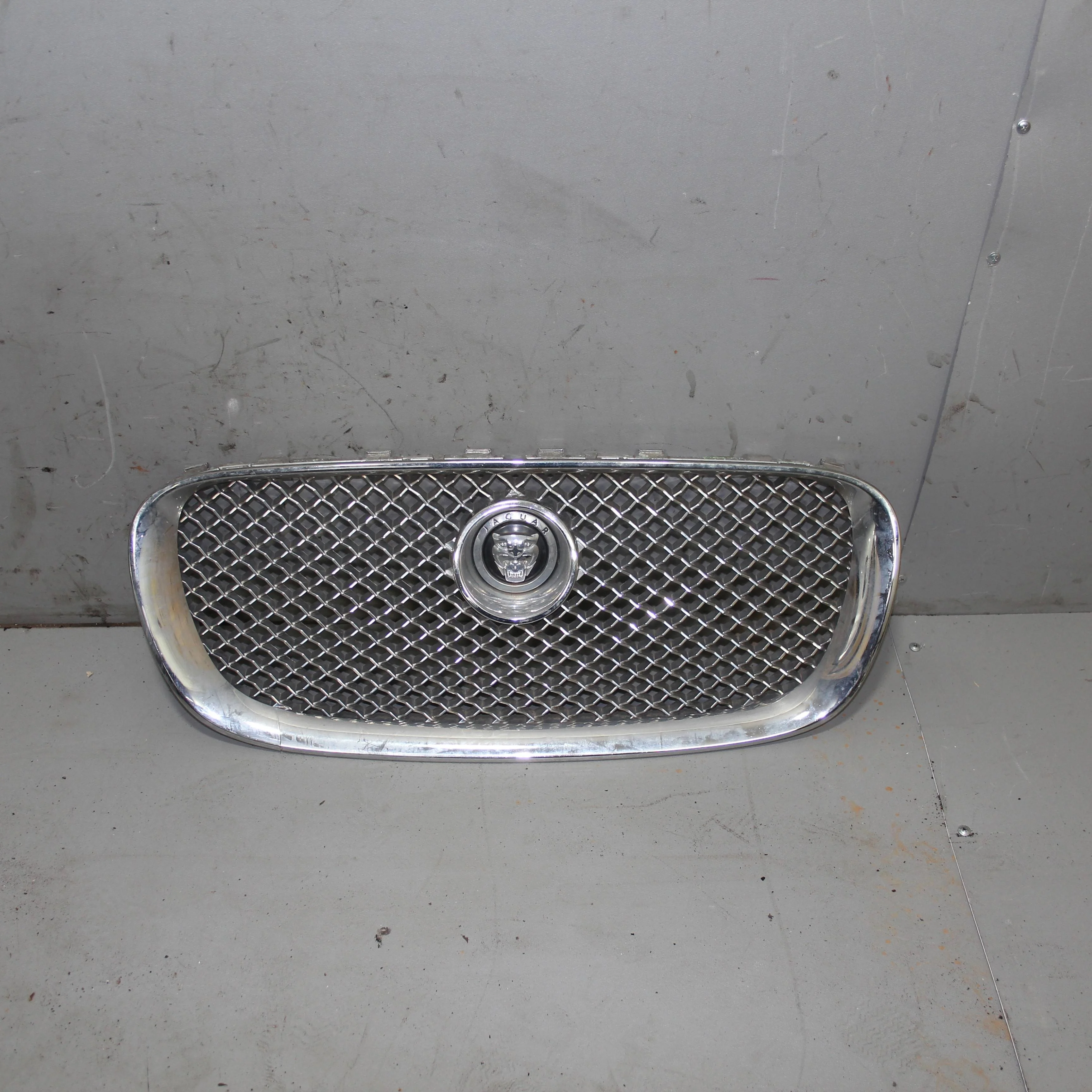 Решетка радиатора JAGUAR XF I (2007—2011)