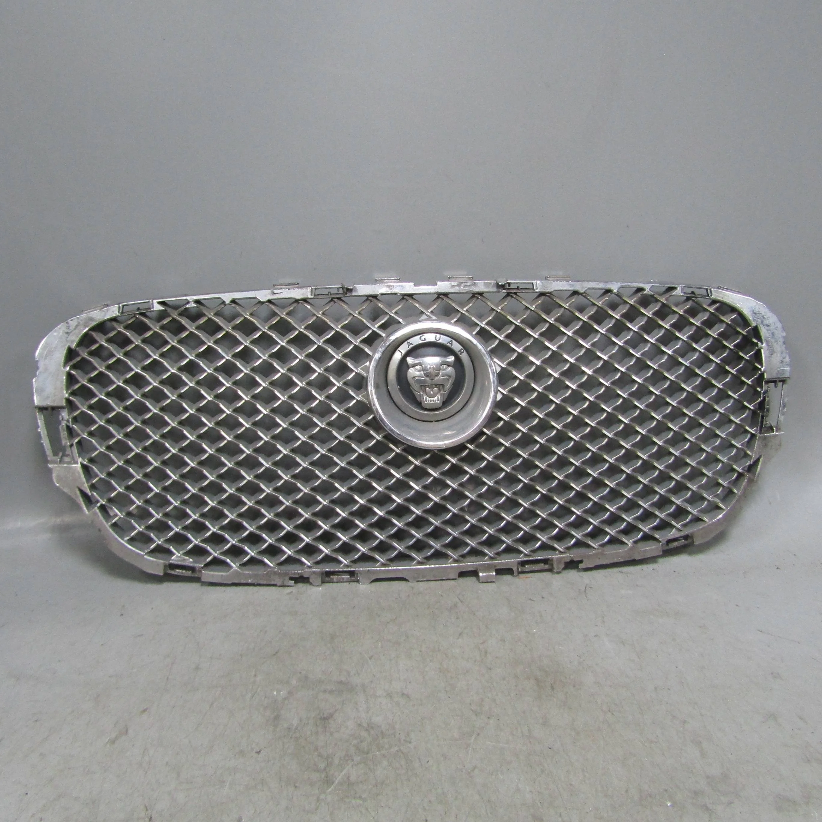 Решетка радиатора JAGUAR XF I (2007—2011)