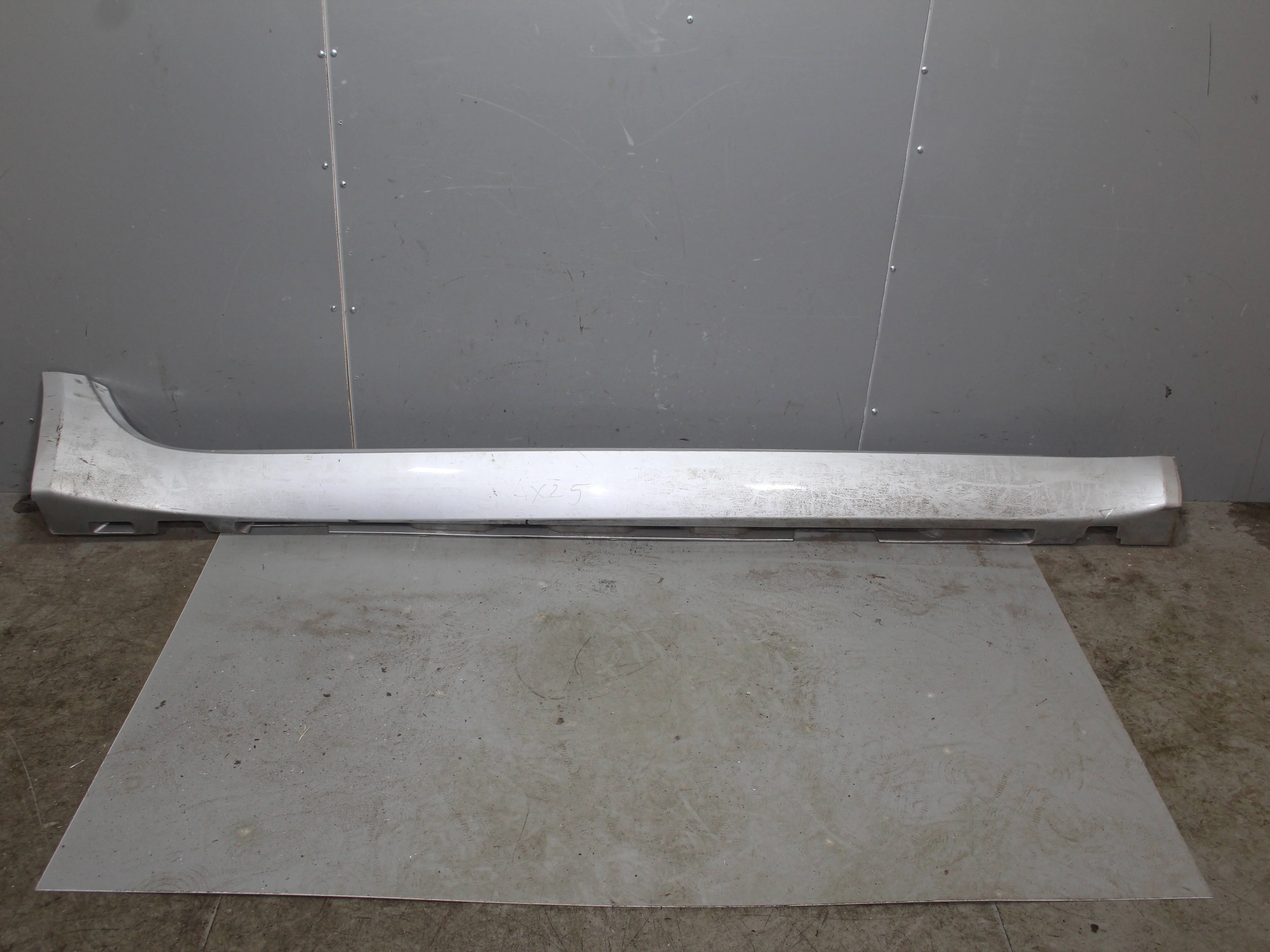 Накладка порога правого JAGUAR XF I (2007—2011)