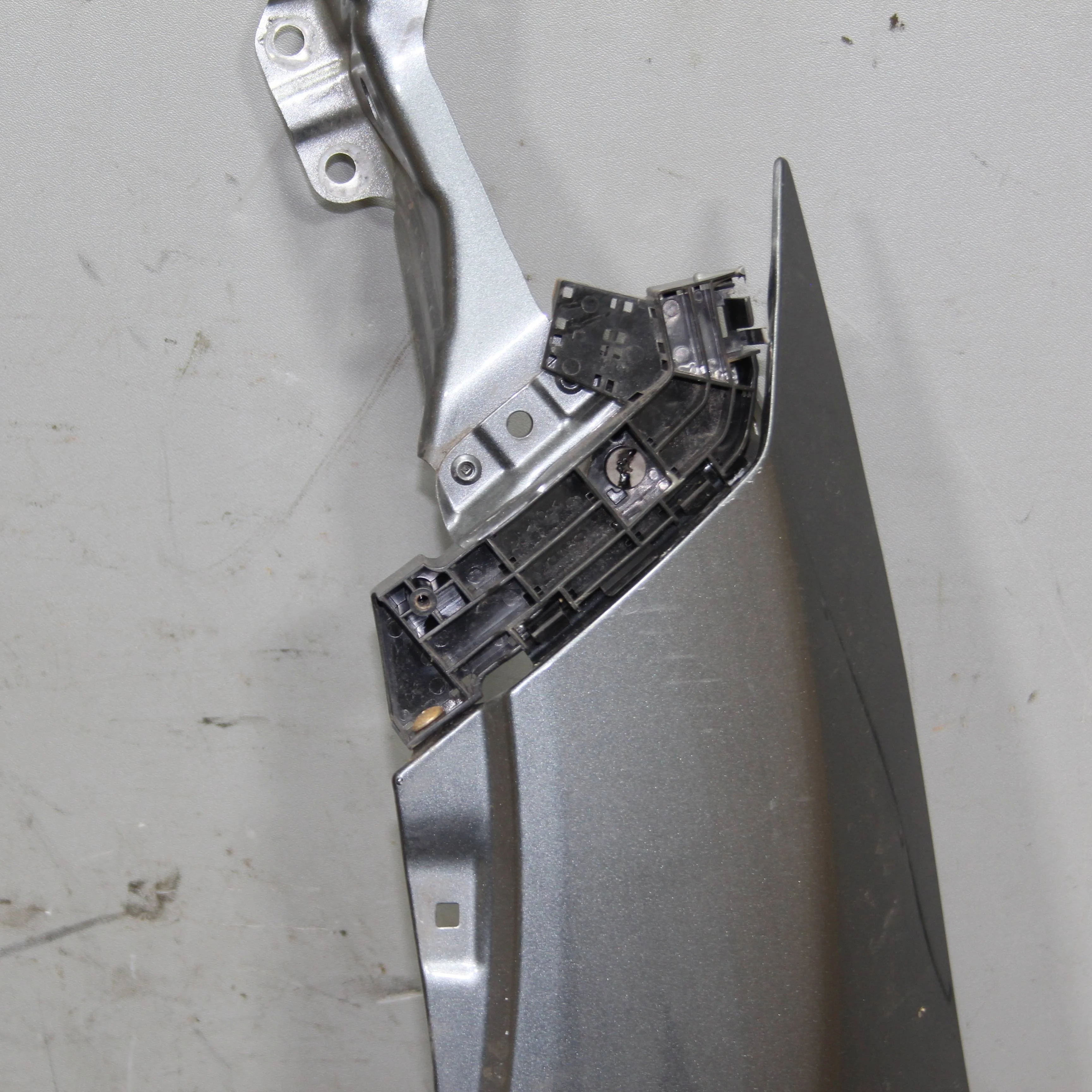 Кронштейн переднего бампера левый HONDA Civic IX