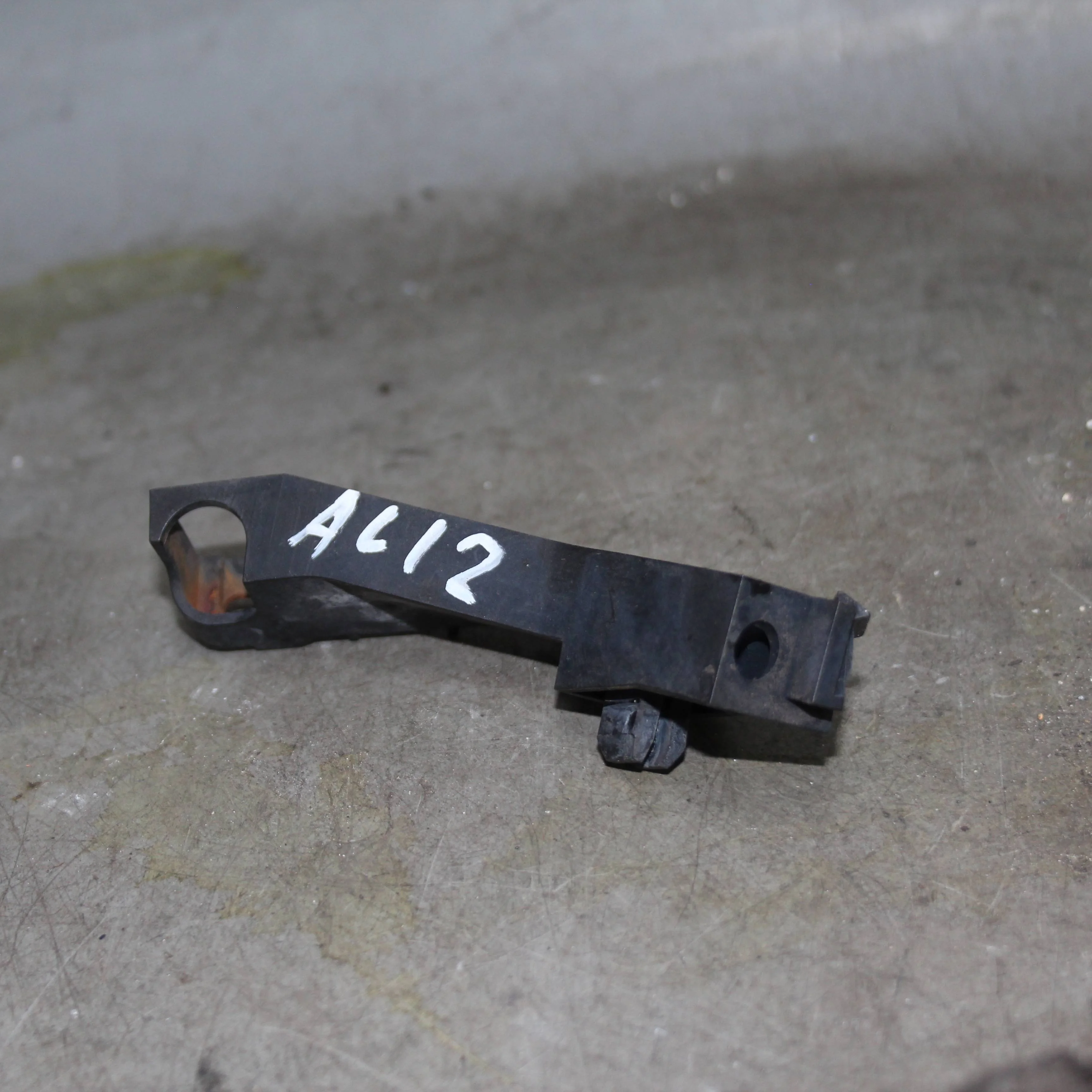 Кронштейн бампера передний правый HONDA Civic IX