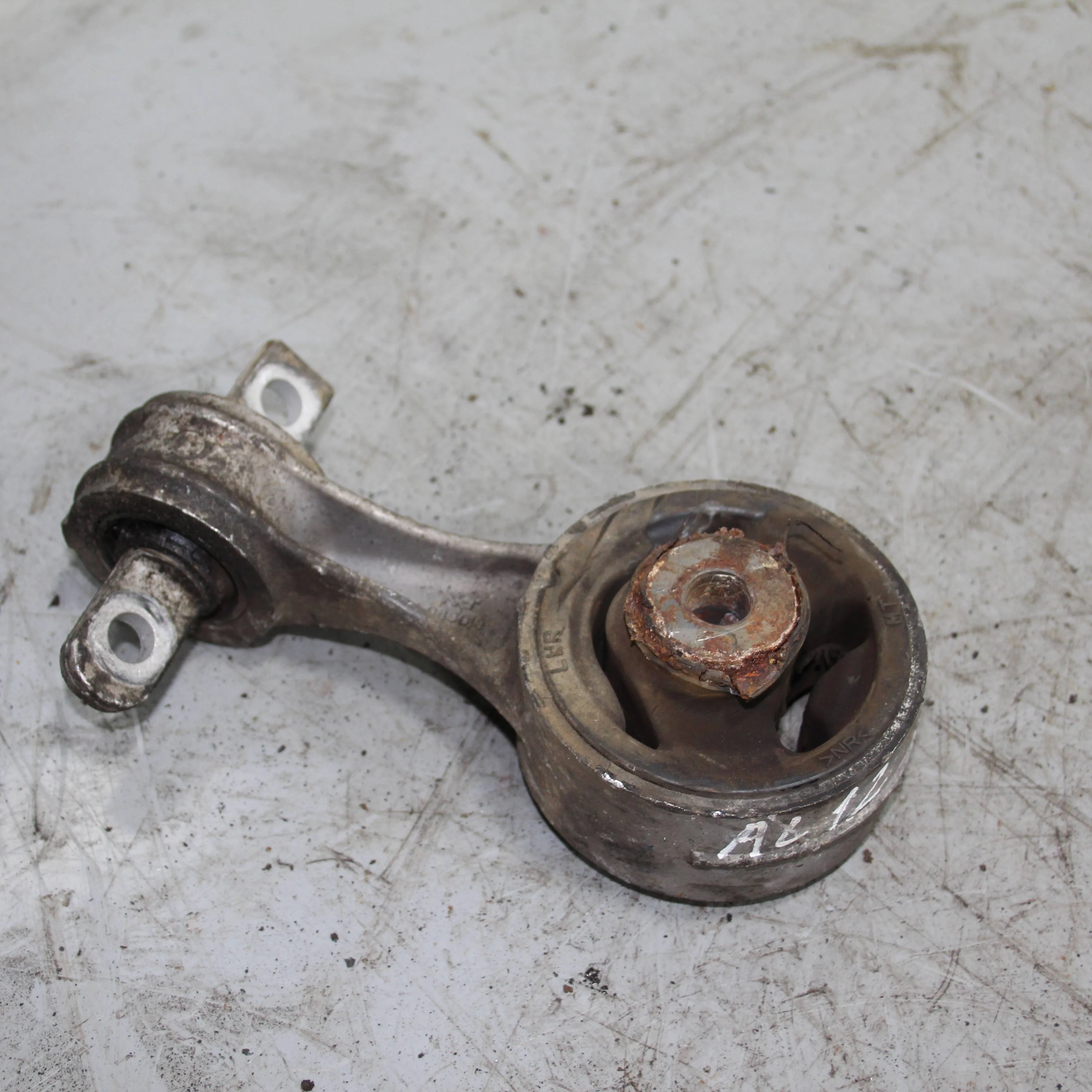 Опора двигателя нижняя HONDA Civic IX (2011—2015)