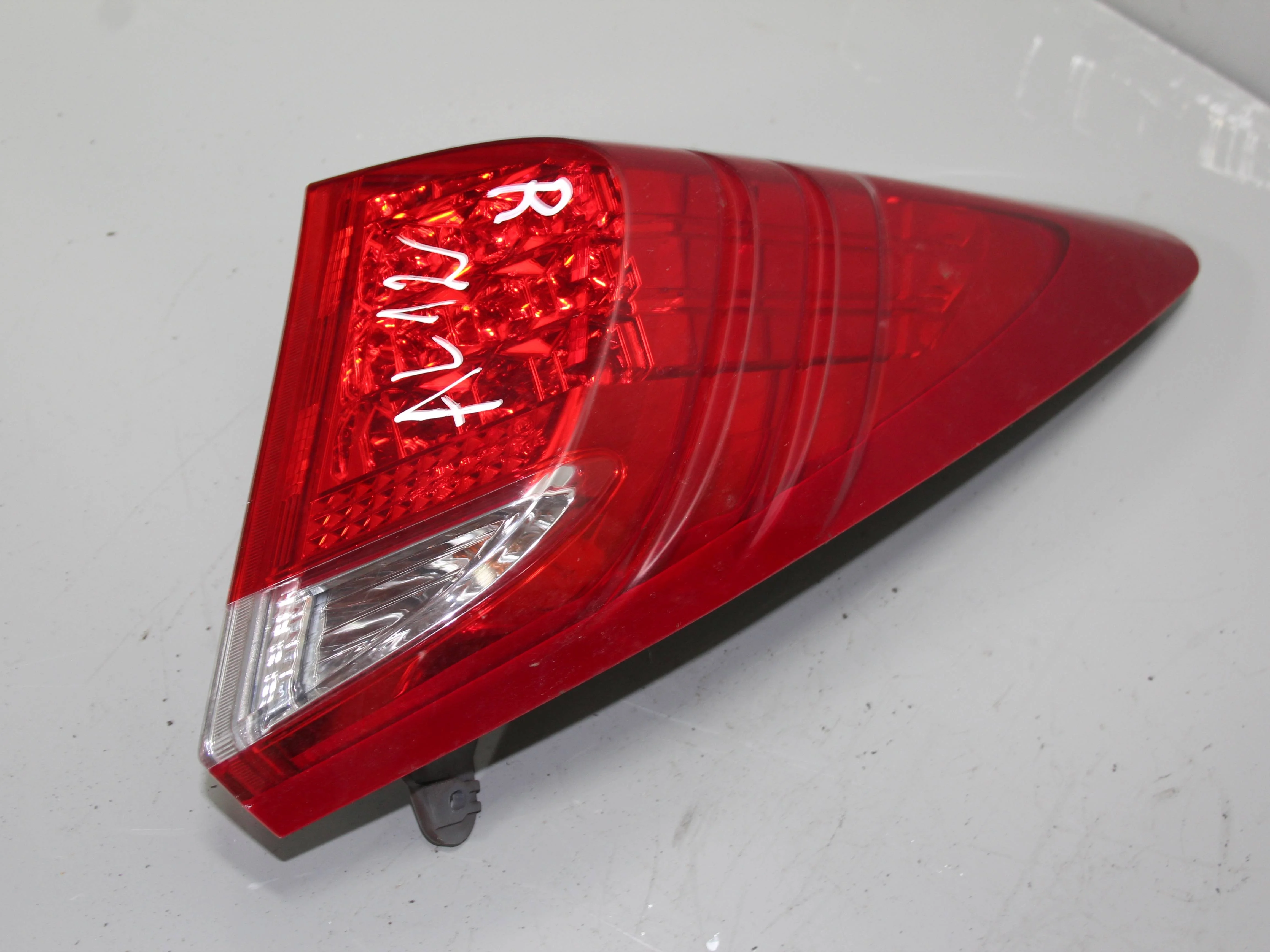 Фонарь внешний правый HONDA Civic IX (2011—2015)