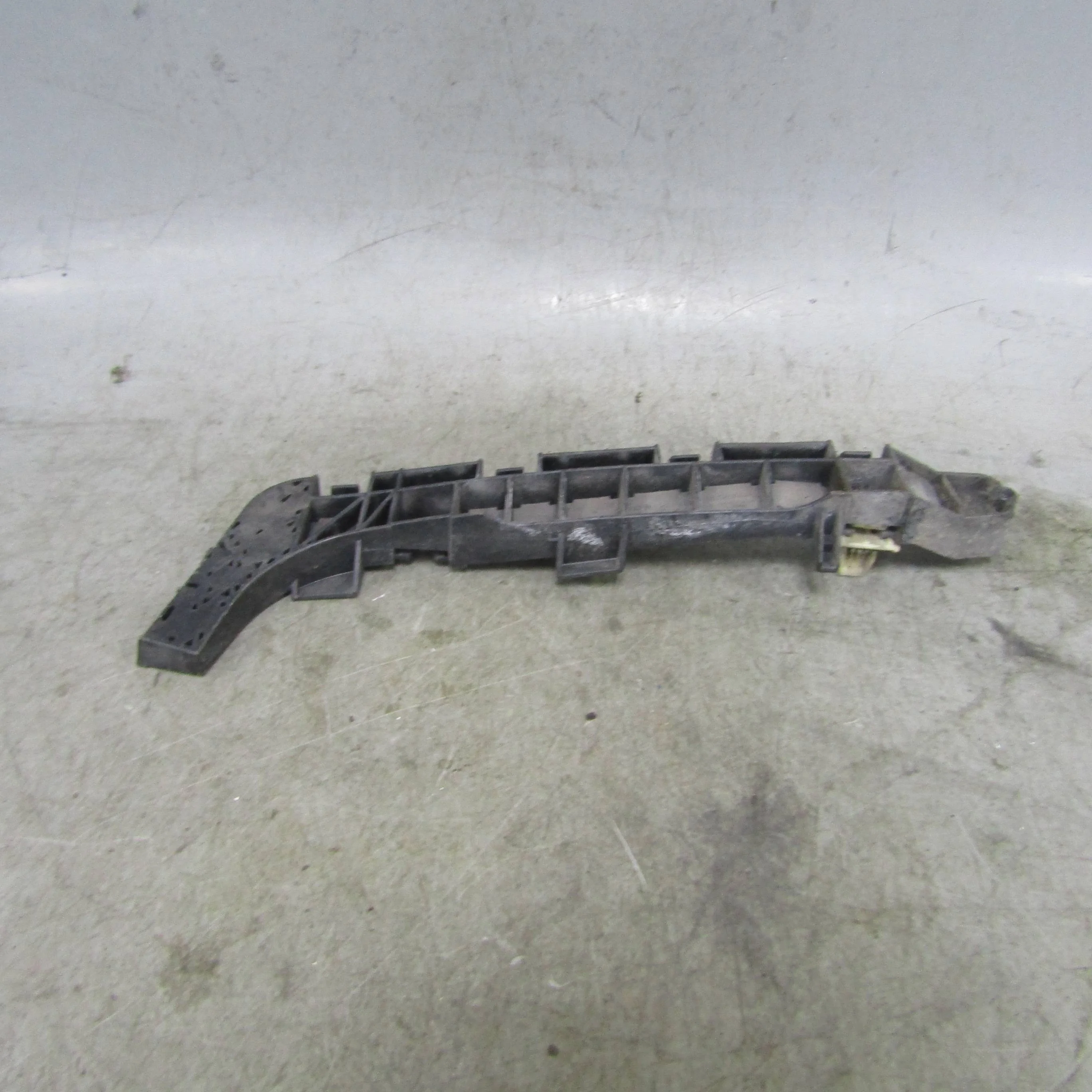 Кронштейн заднего бампера правый HONDA Civic VIII