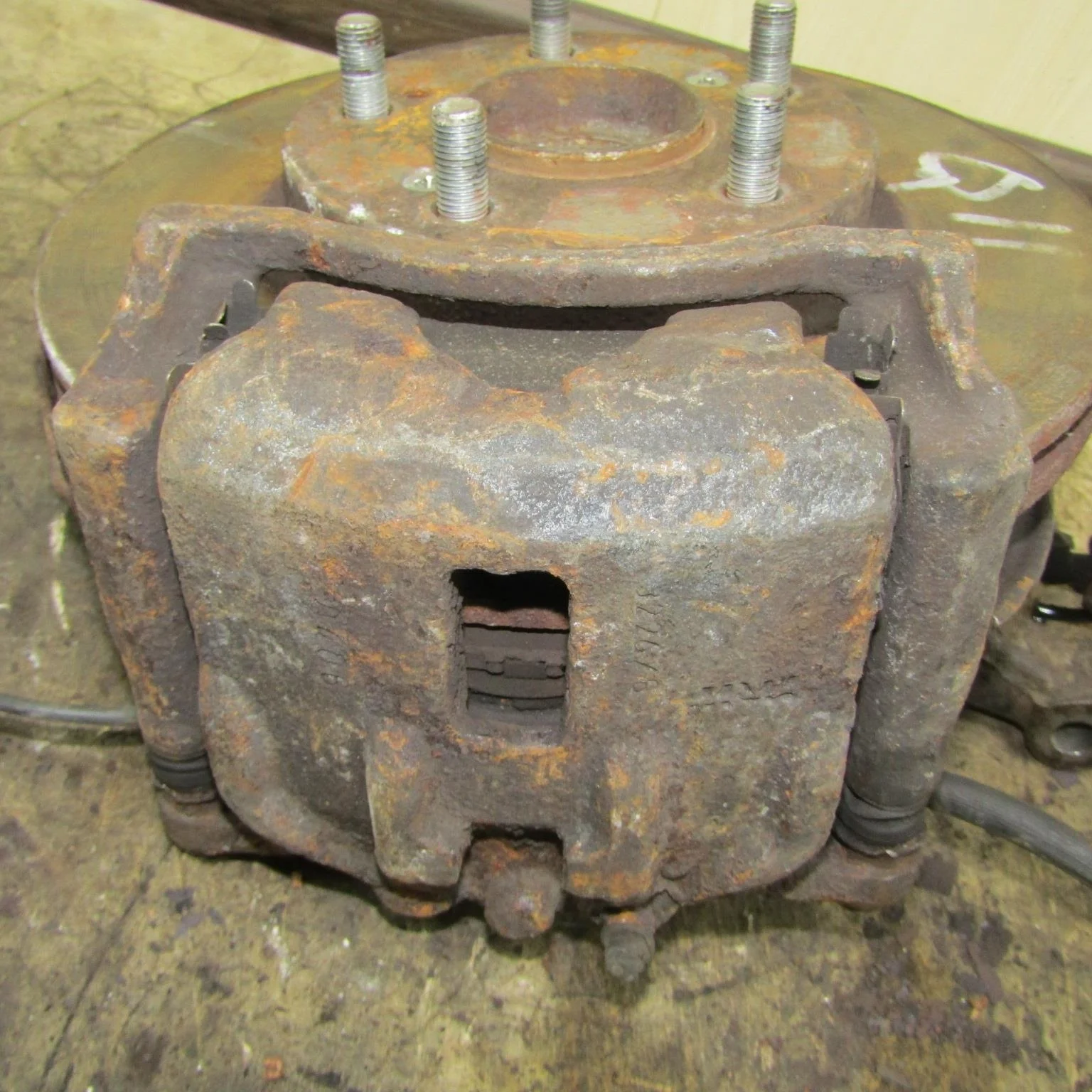 Суппорт передний правый HONDA Civic VIII (2005—20