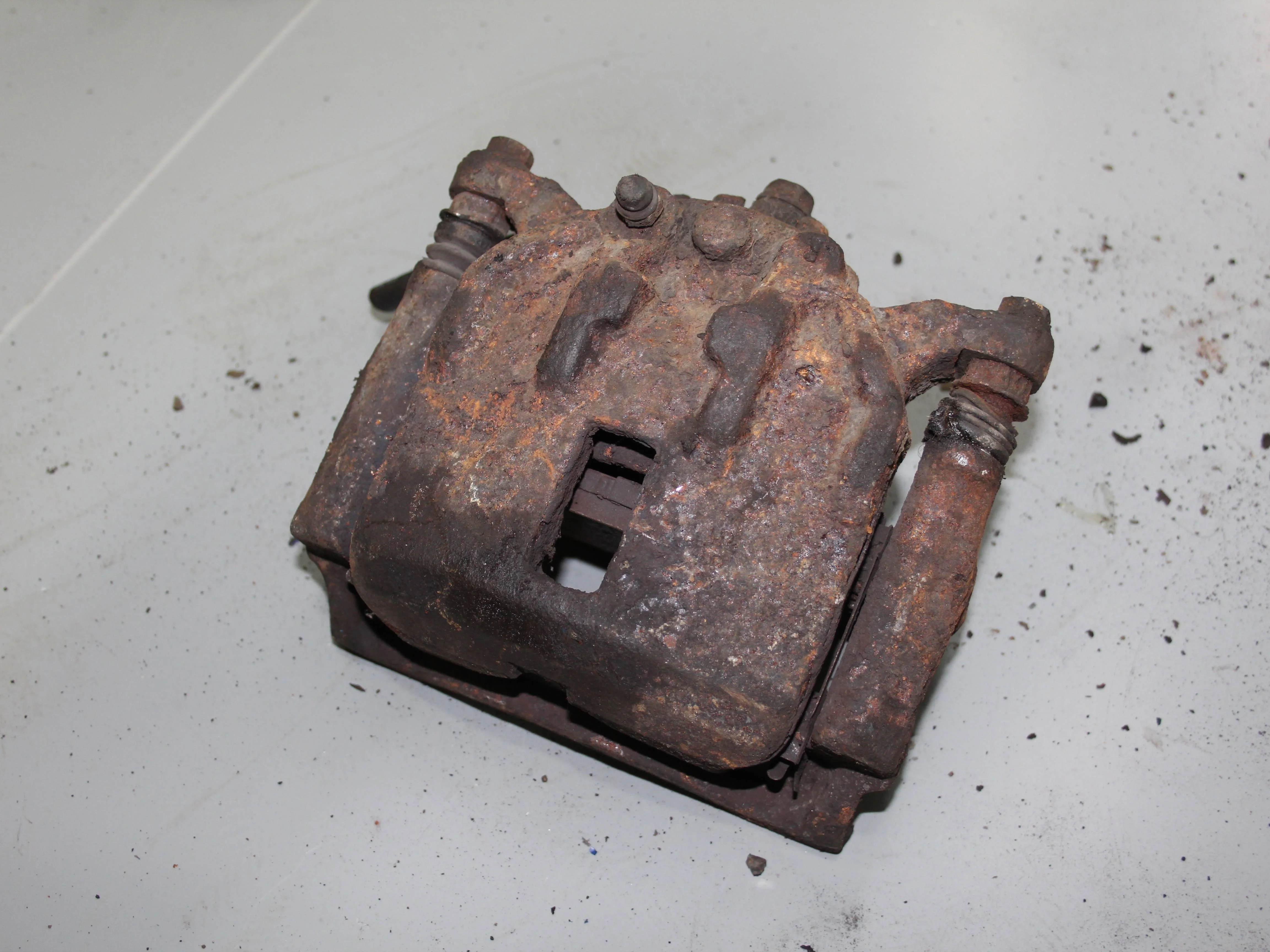 Суппорт передний правый HONDA Civic VIII (2005—20