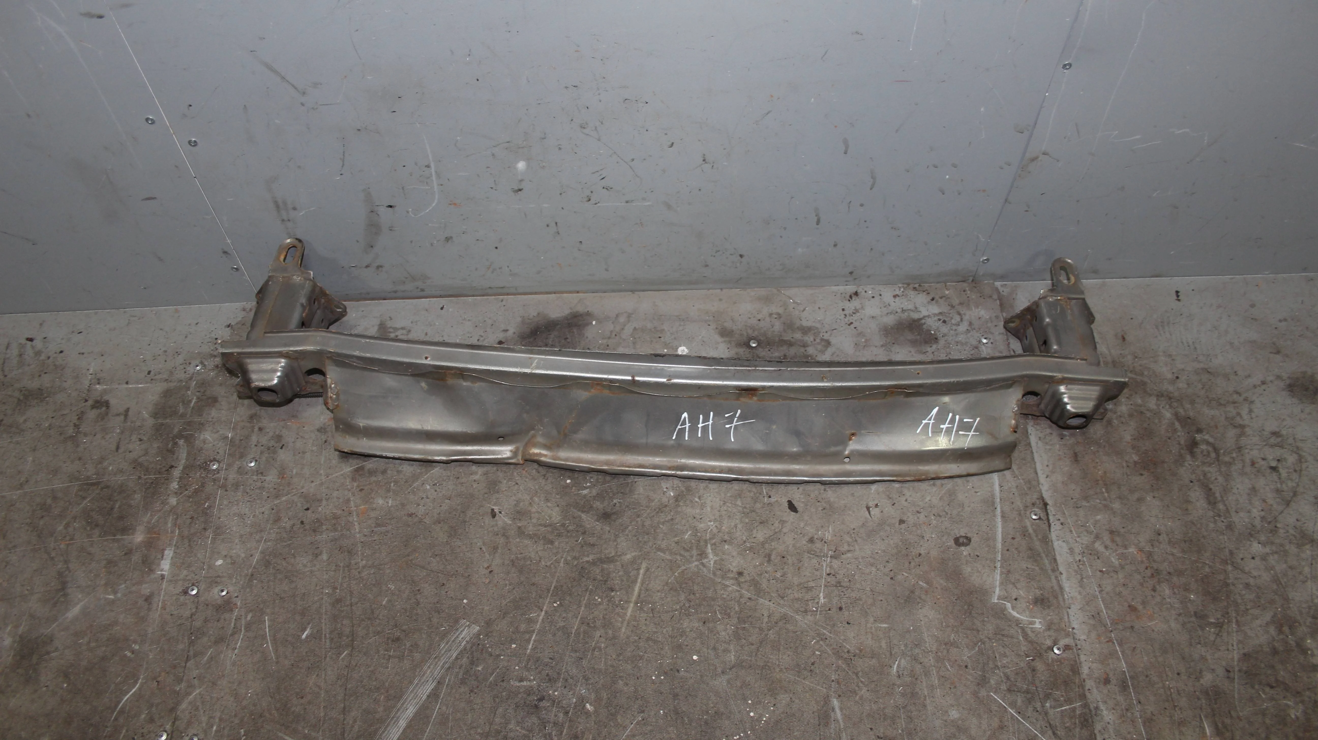 Усилитель переднего бампера HONDA Civic VIII (200