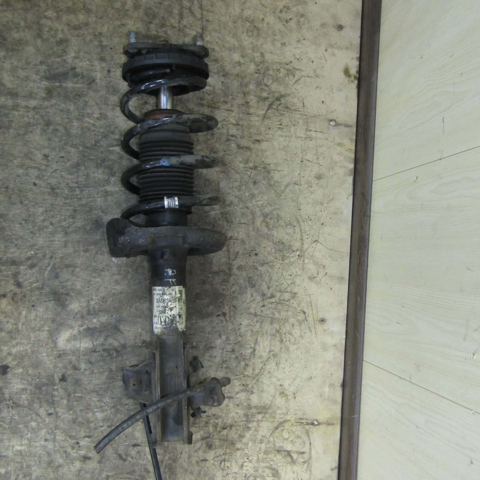 Амортизатор передний левый HONDA Civic VIII (2005