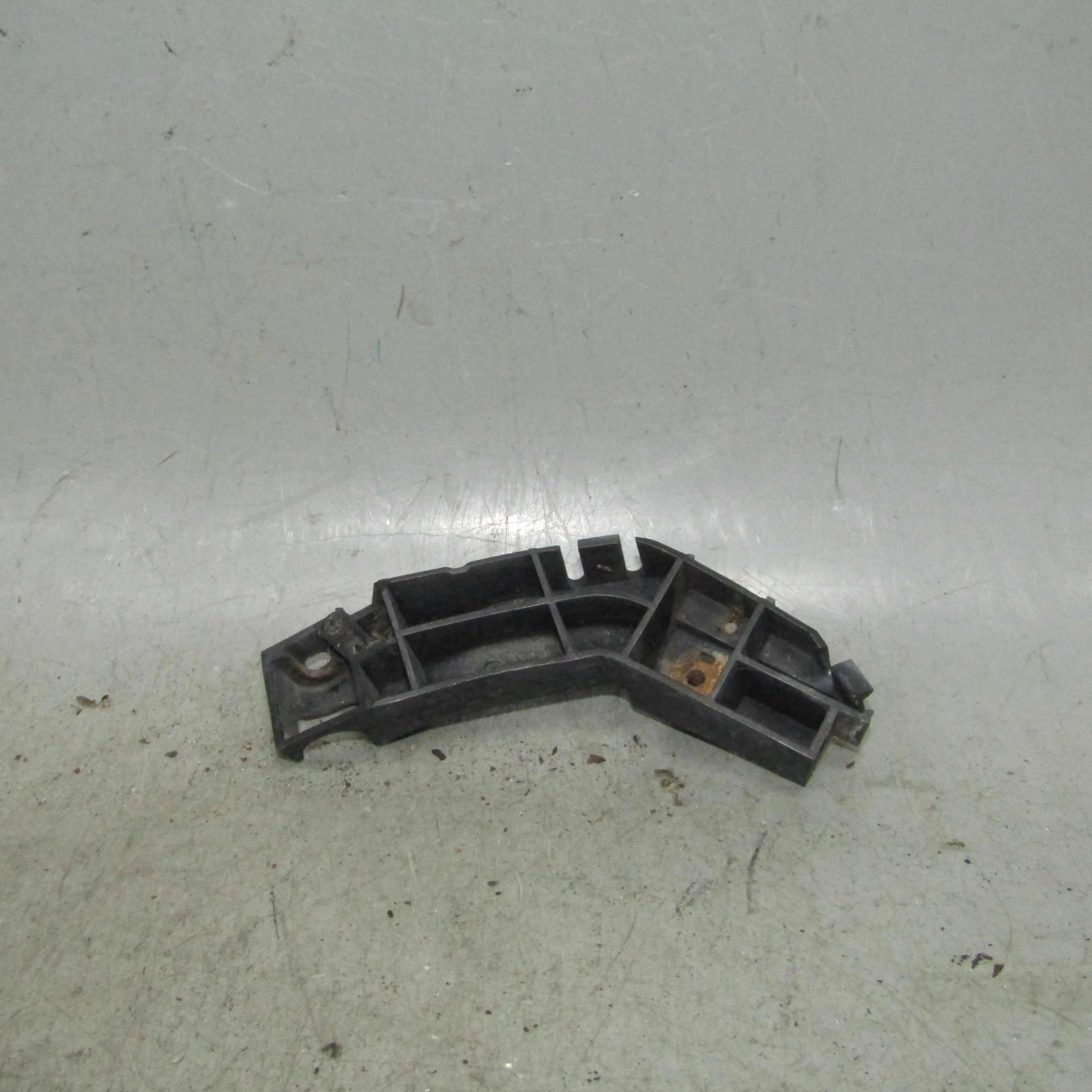 Кронштейн бампера передний правый HONDA Civic VII