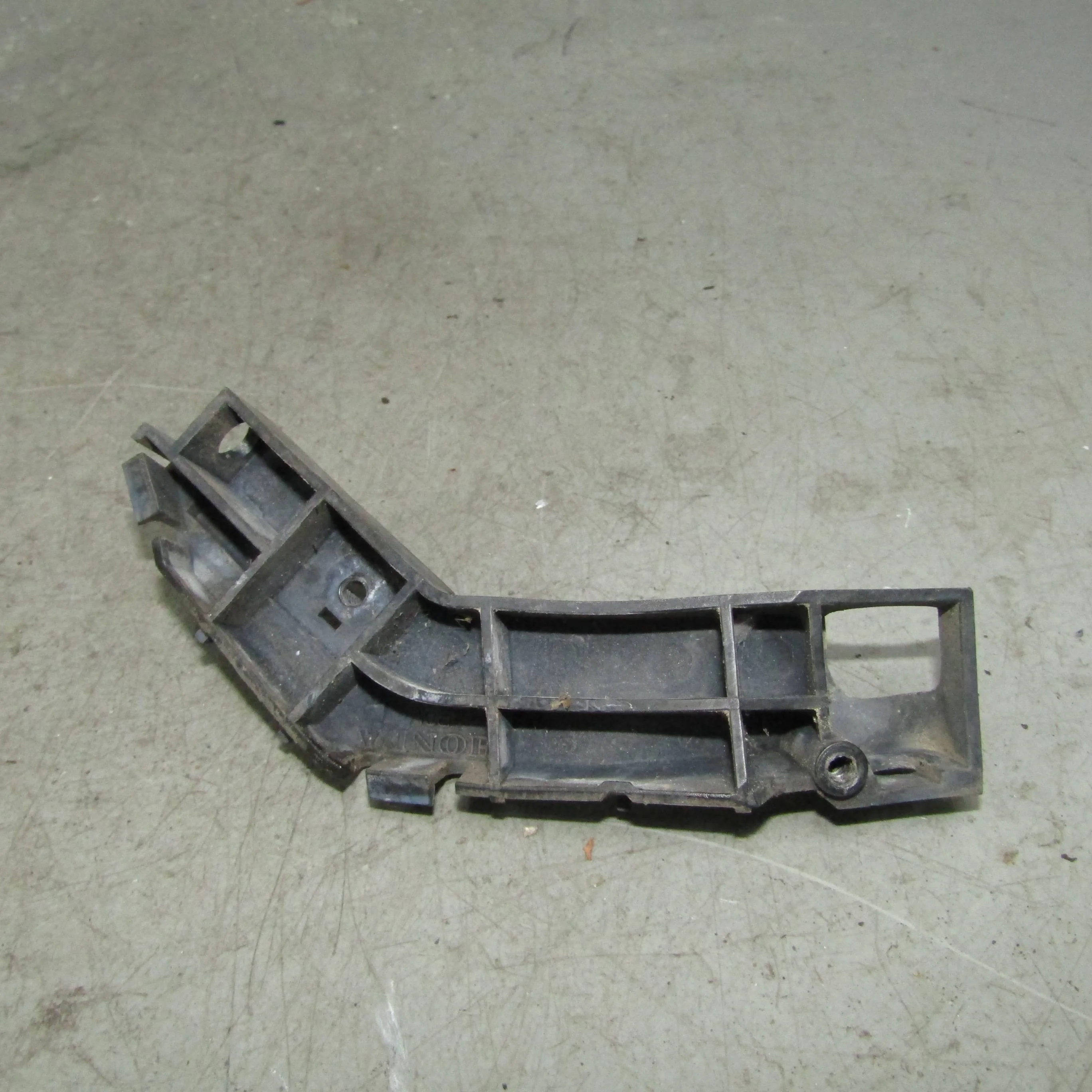 Кронштейн бампера передний правый HONDA Civic VII