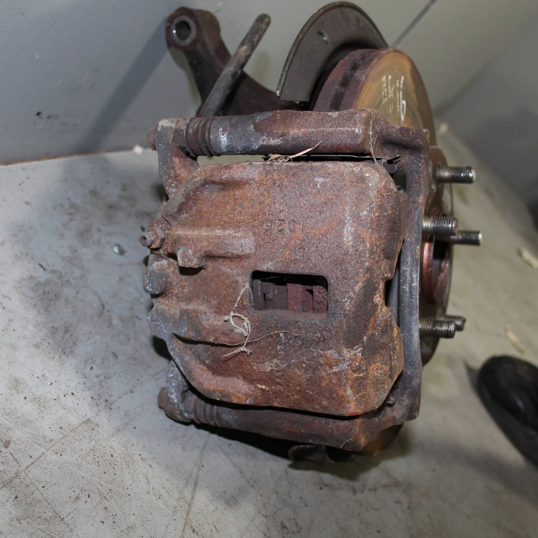 Суппорт передний левый HONDA Civic VIII (2005—200