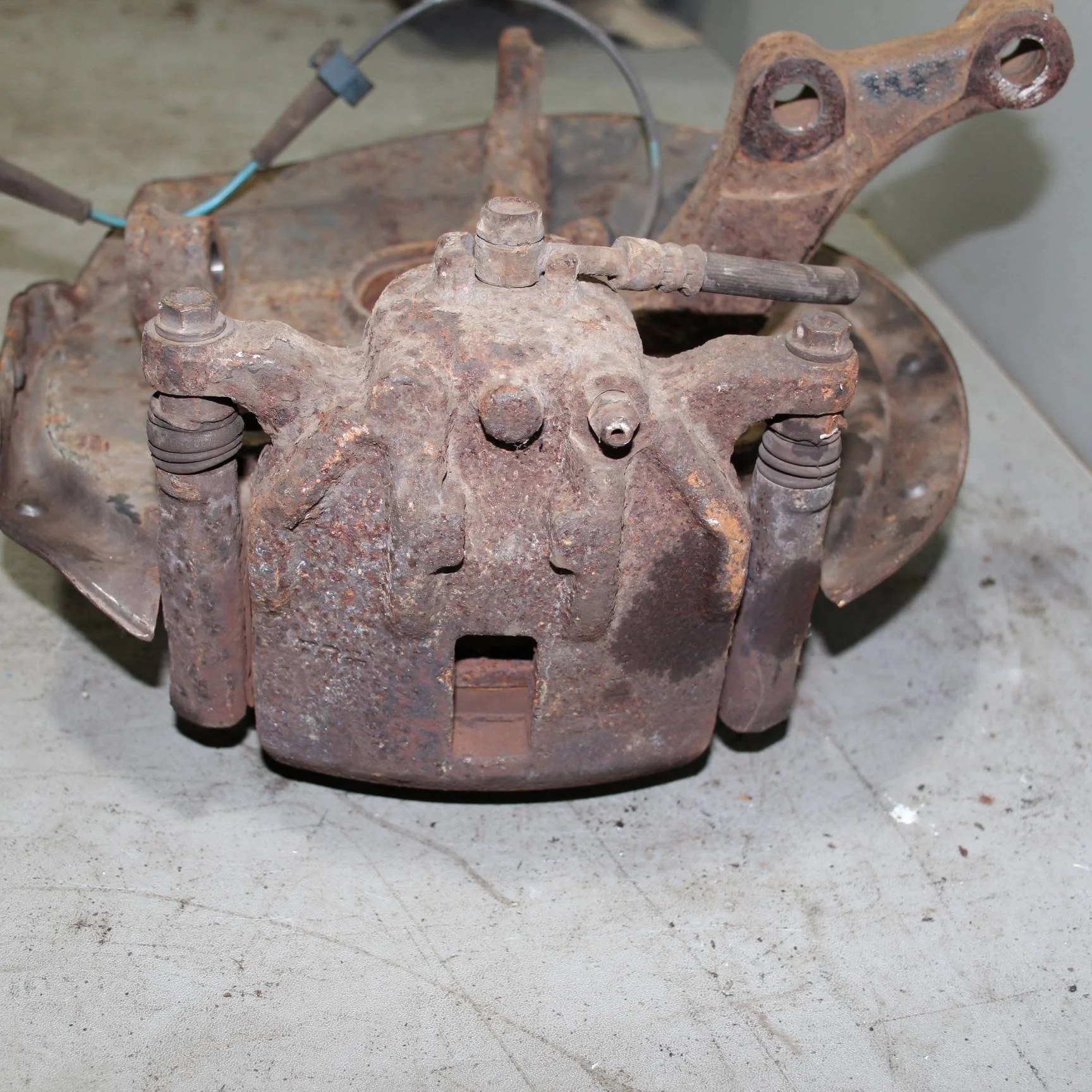 Суппорт передний левый HONDA Civic VIII (2005—200