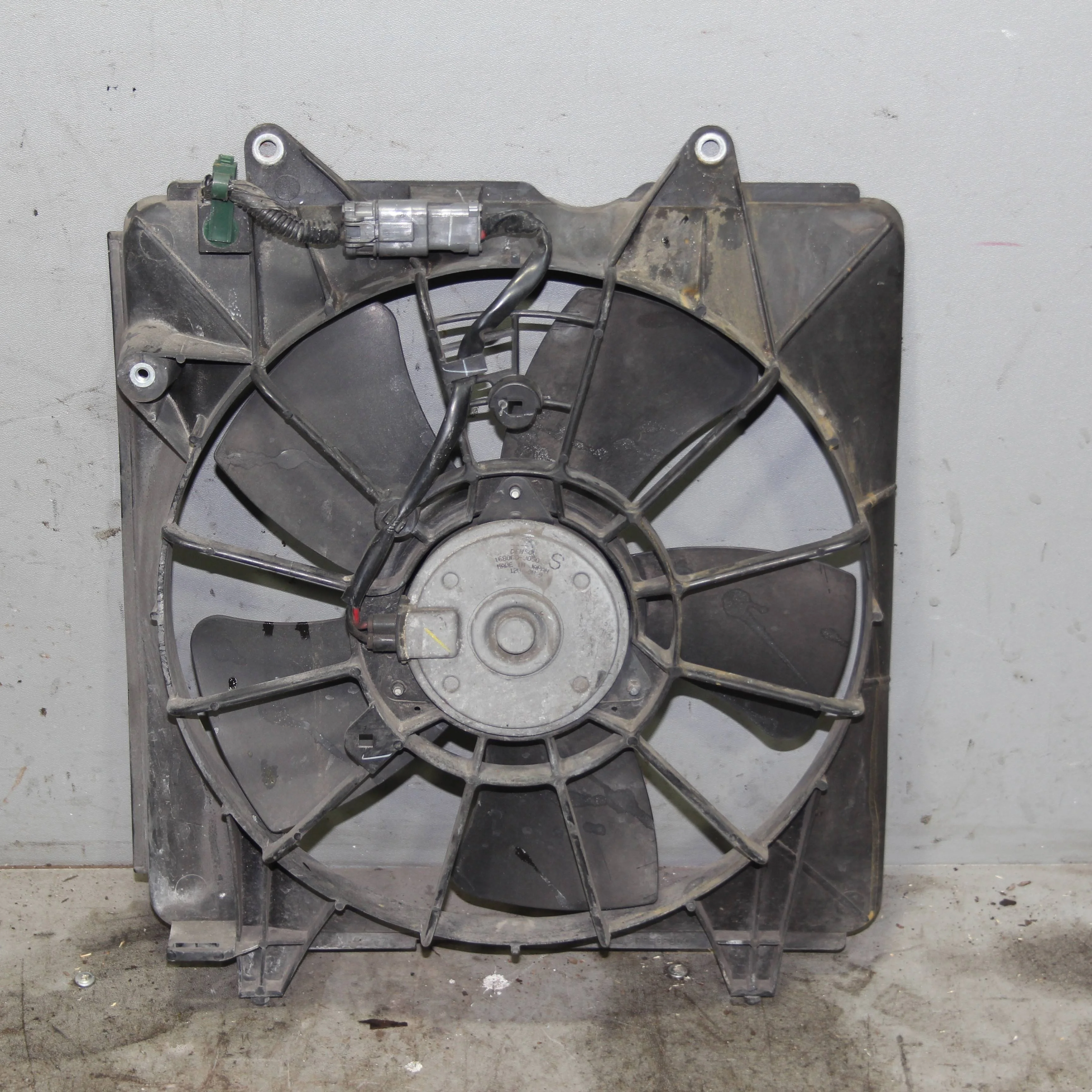 Диффузор с вентилятором (основной) HONDA Civic VI