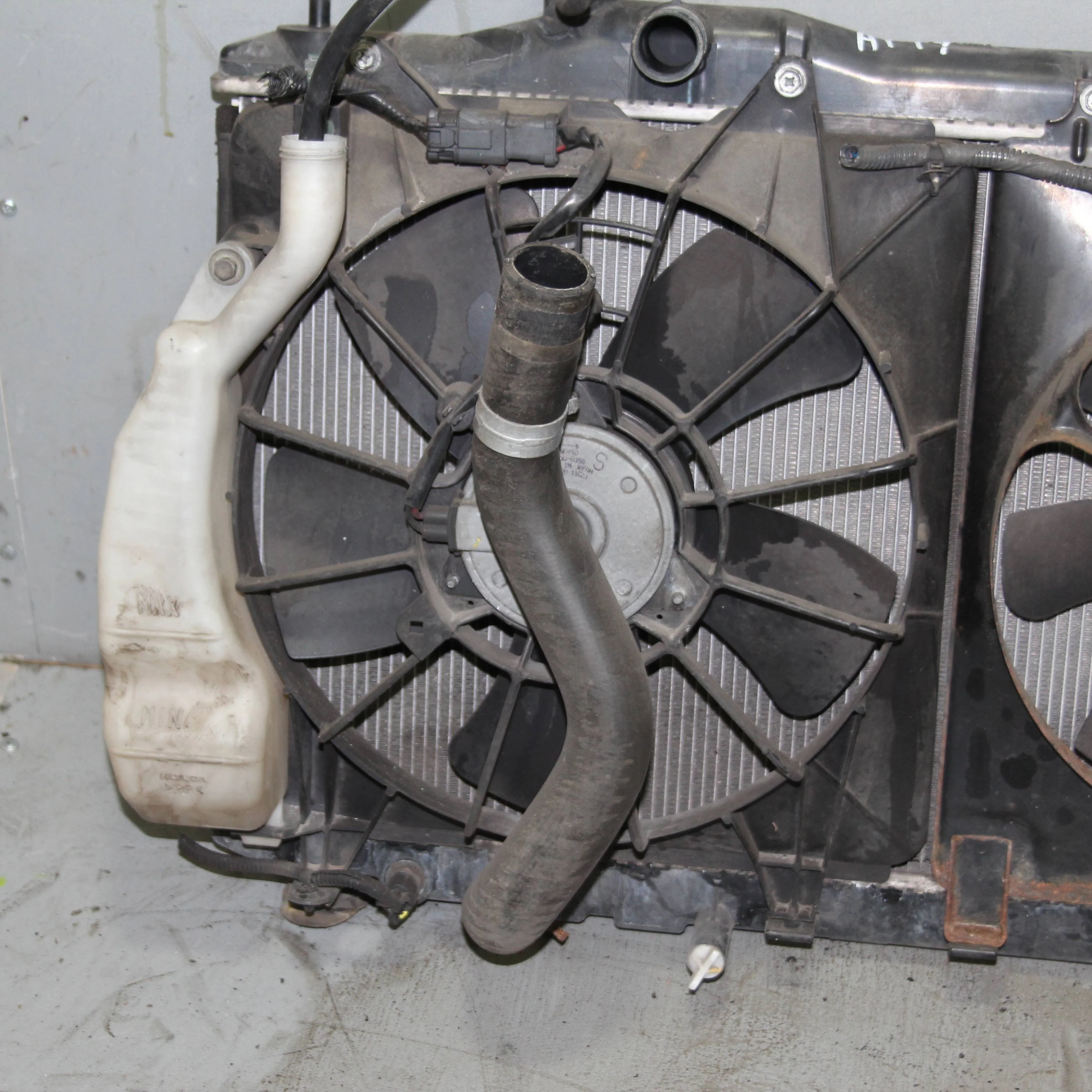 Диффузор с вентилятором (основной) HONDA Civic VI