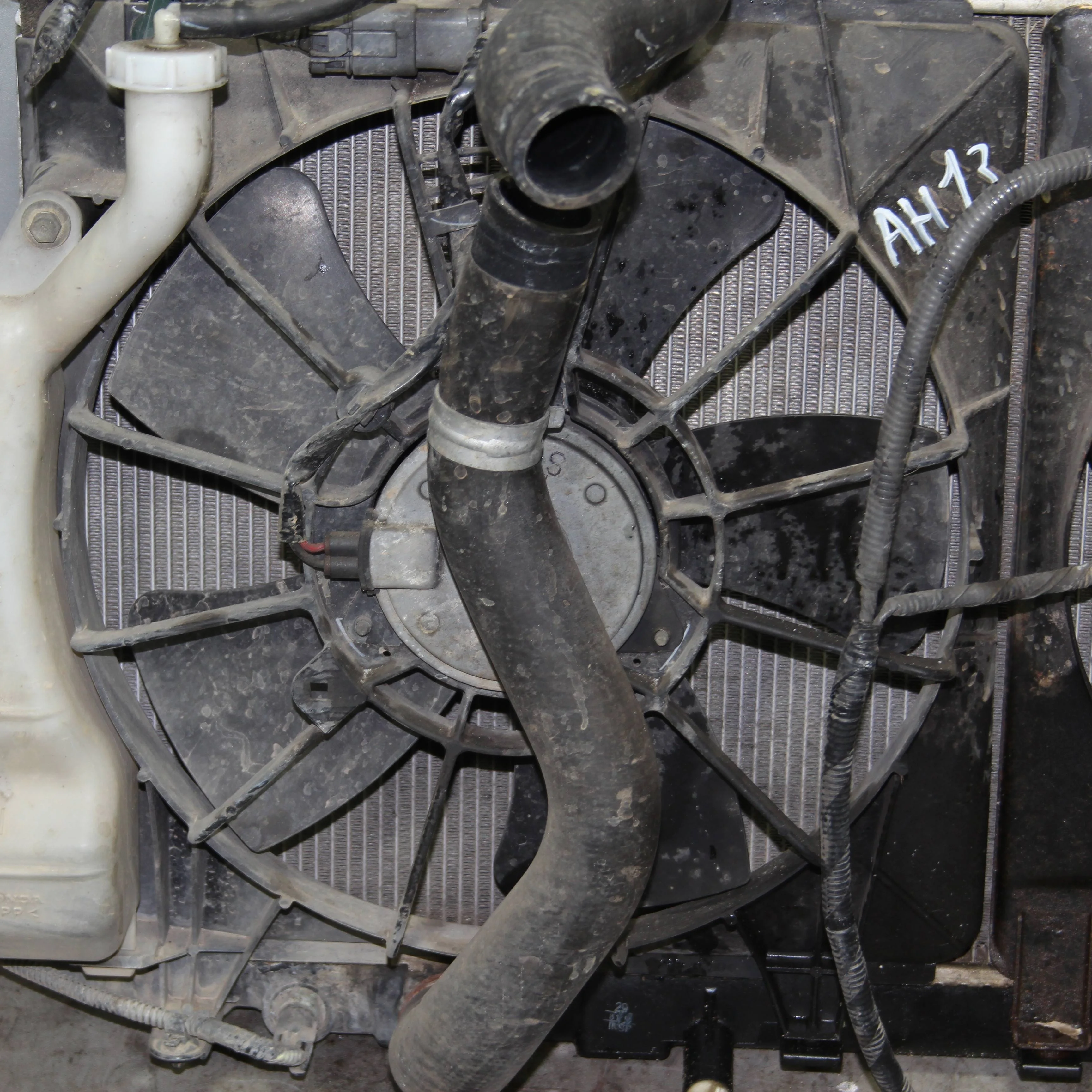 Диффузор с вентилятором (основной) HONDA Civic VI