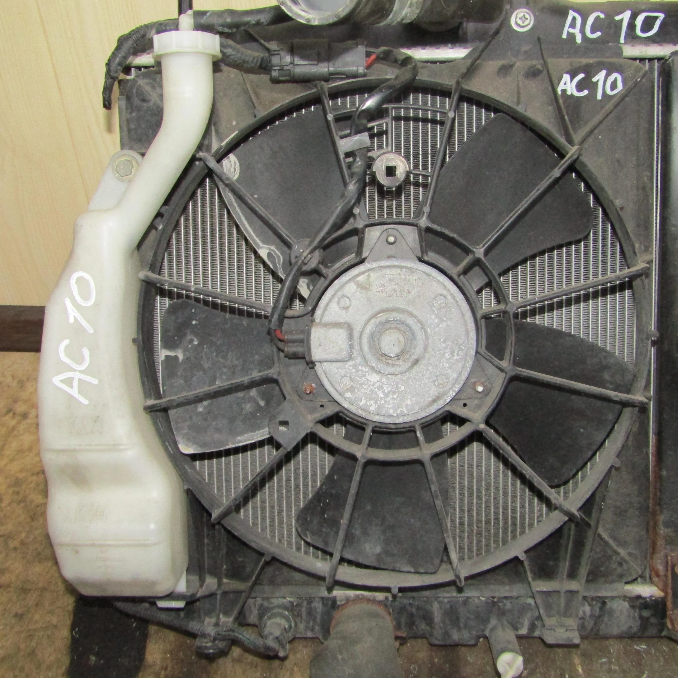 Диффузор с вентилятором (основной) HONDA Civic VI