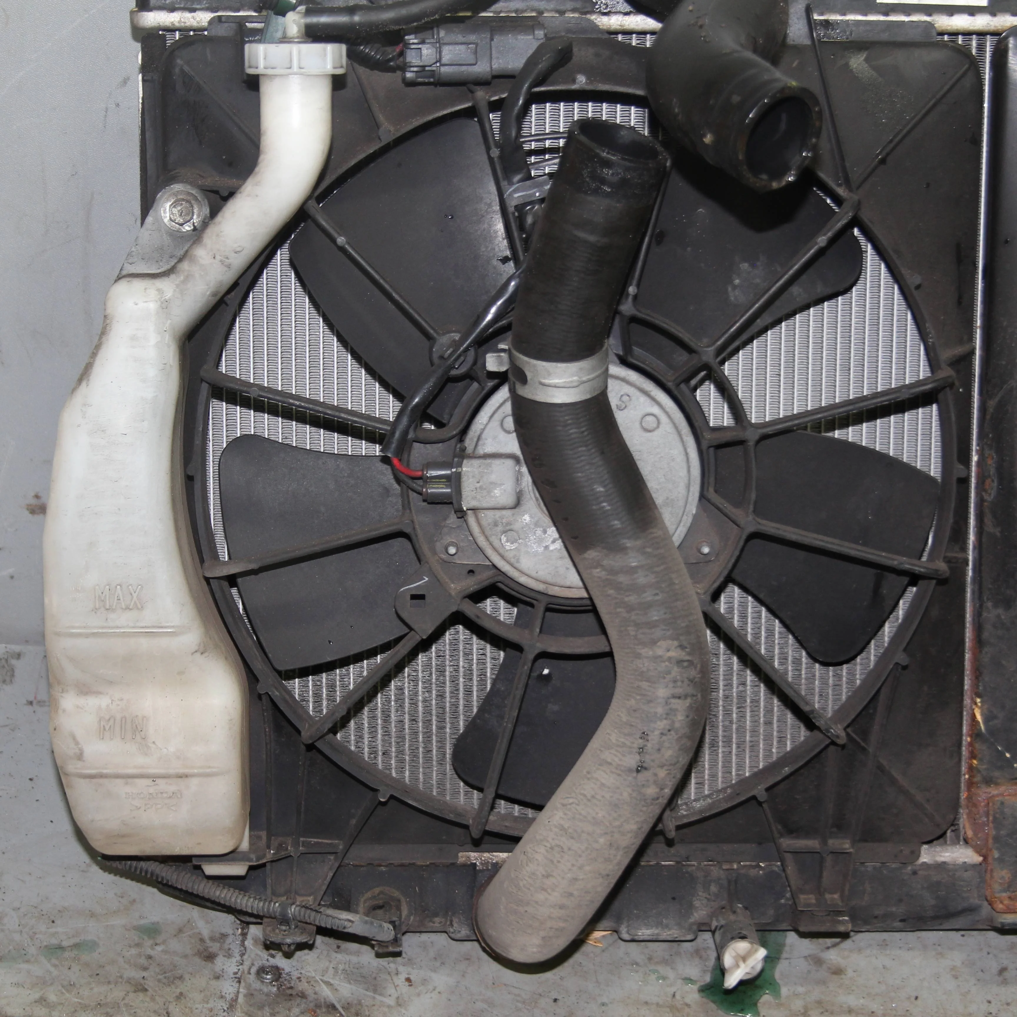 Диффузор с вентилятором (основной) HONDA Civic VI