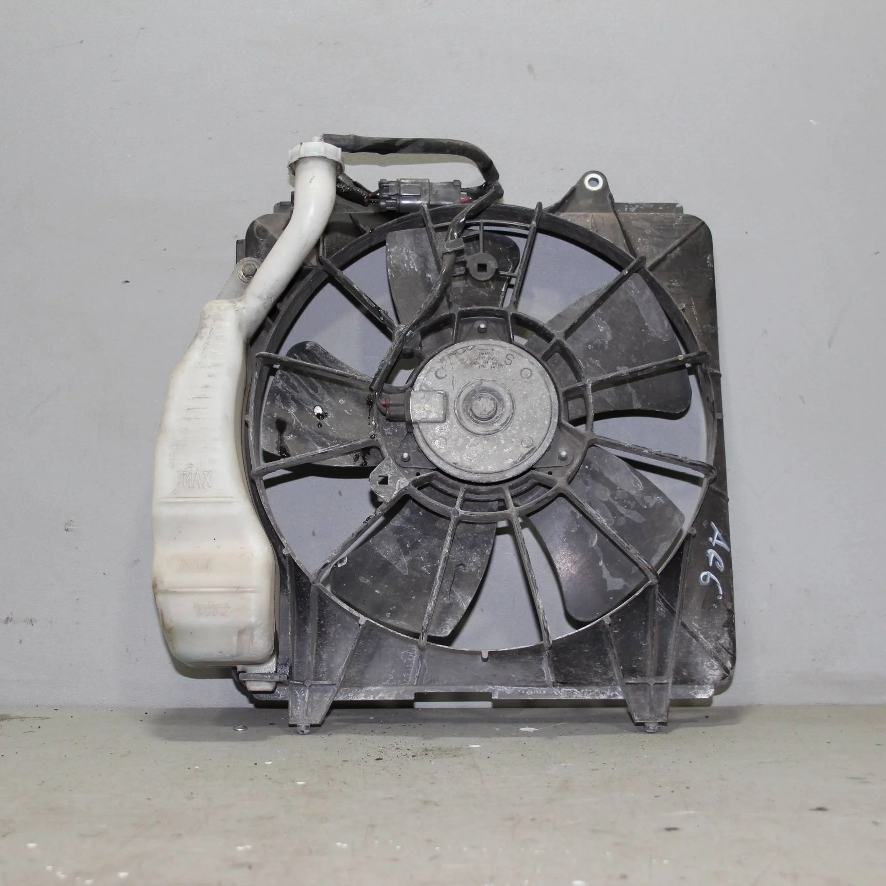 Диффузор с вентилятором (основной) HONDA Civic VI