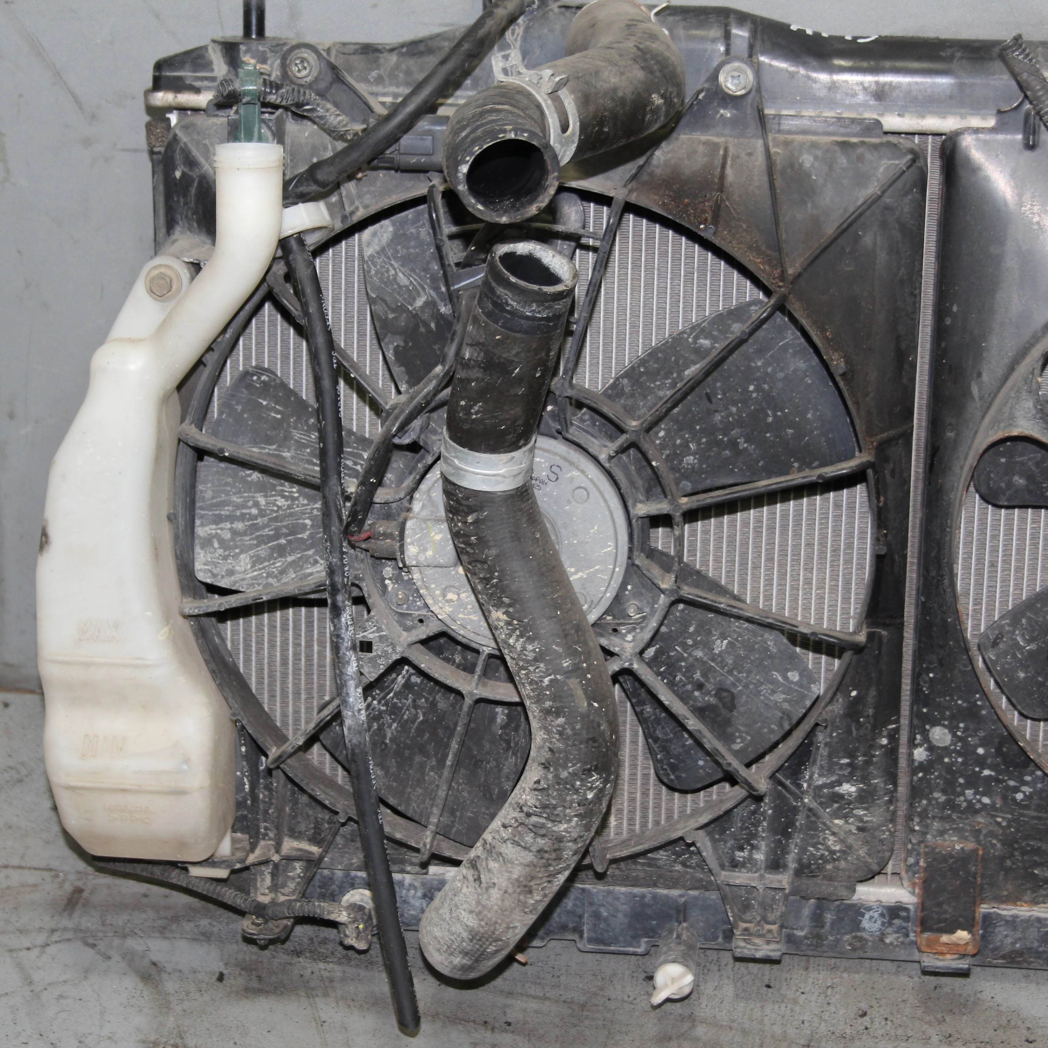 Диффузор с вентилятором (основной) HONDA Civic VI