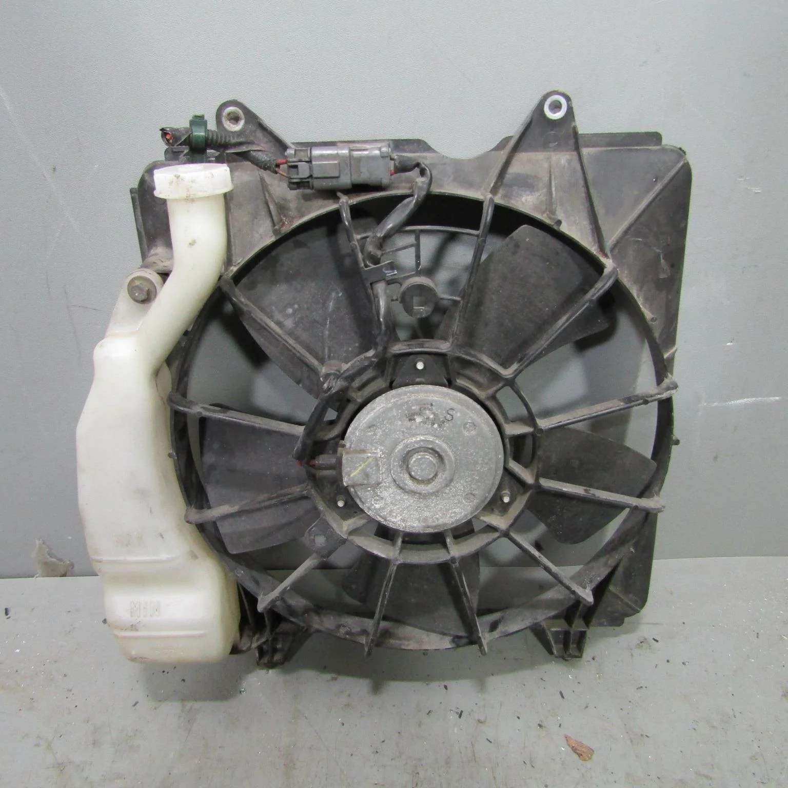 Диффузор с вентилятором (основной) HONDA Civic VI