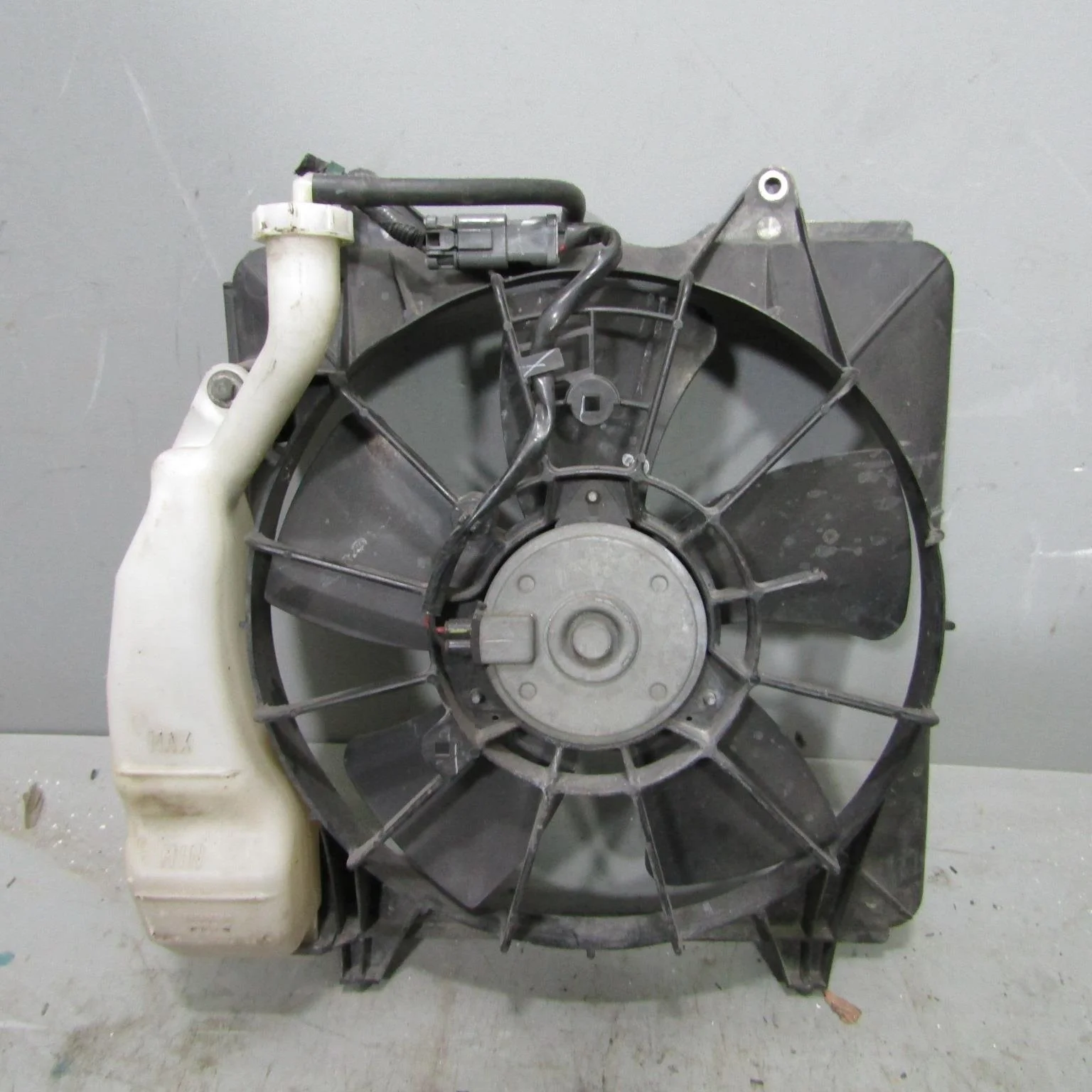 Диффузор с вентилятором (основной) HONDA Civic VI