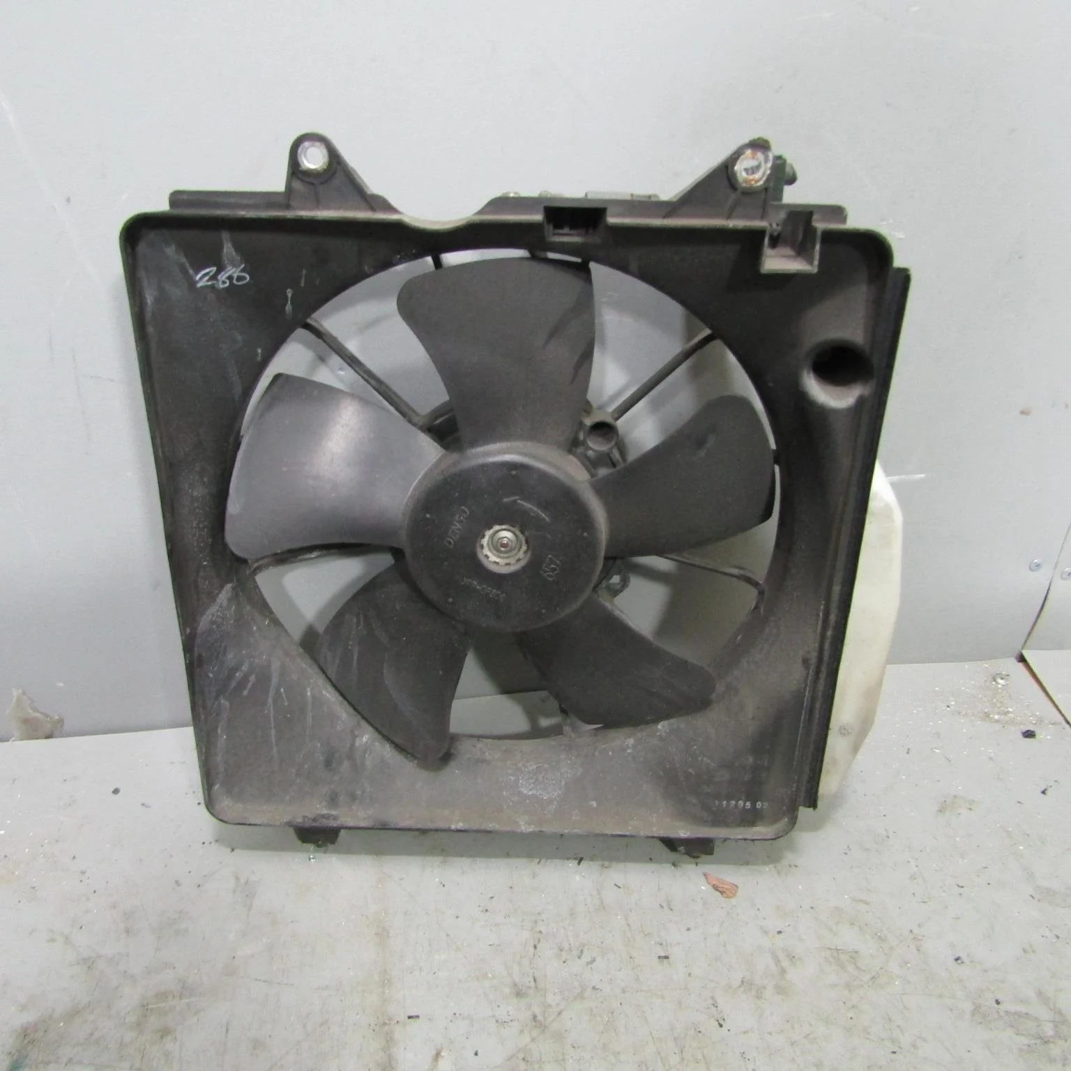 Диффузор с вентилятором (основной) HONDA Civic VI