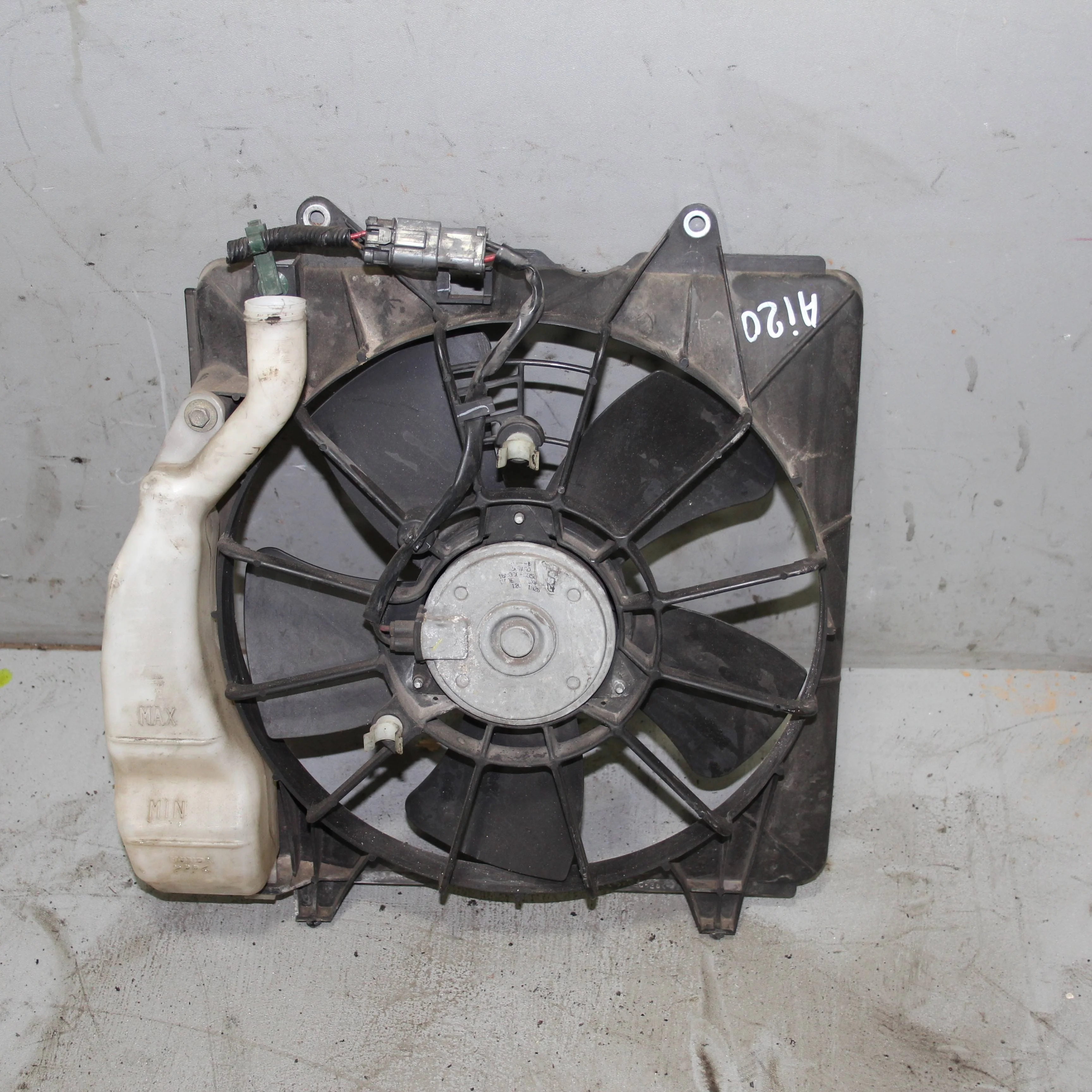 Диффузор с вентилятором (основной) HONDA Civic VI