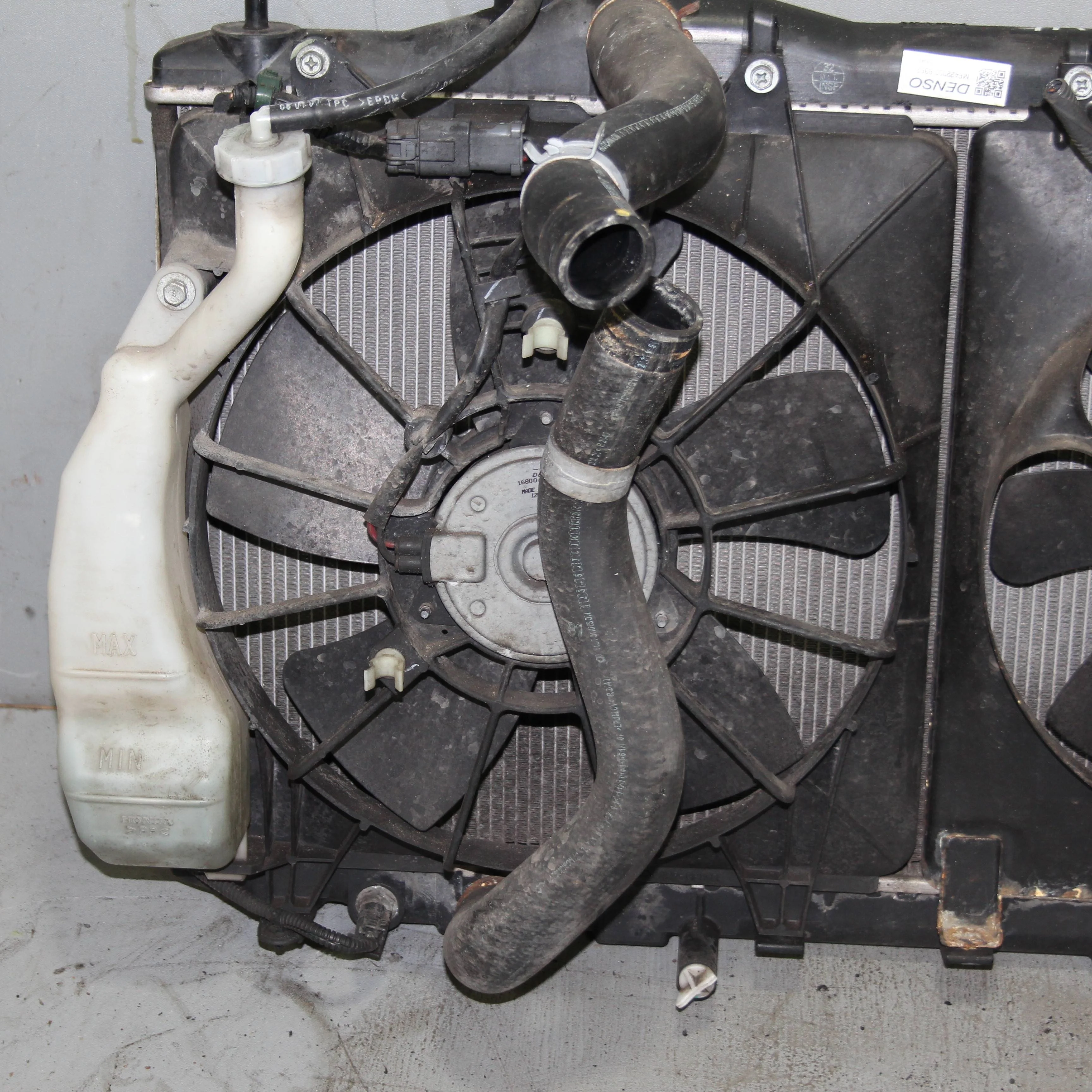 Диффузор с вентилятором (основной) HONDA Civic VI