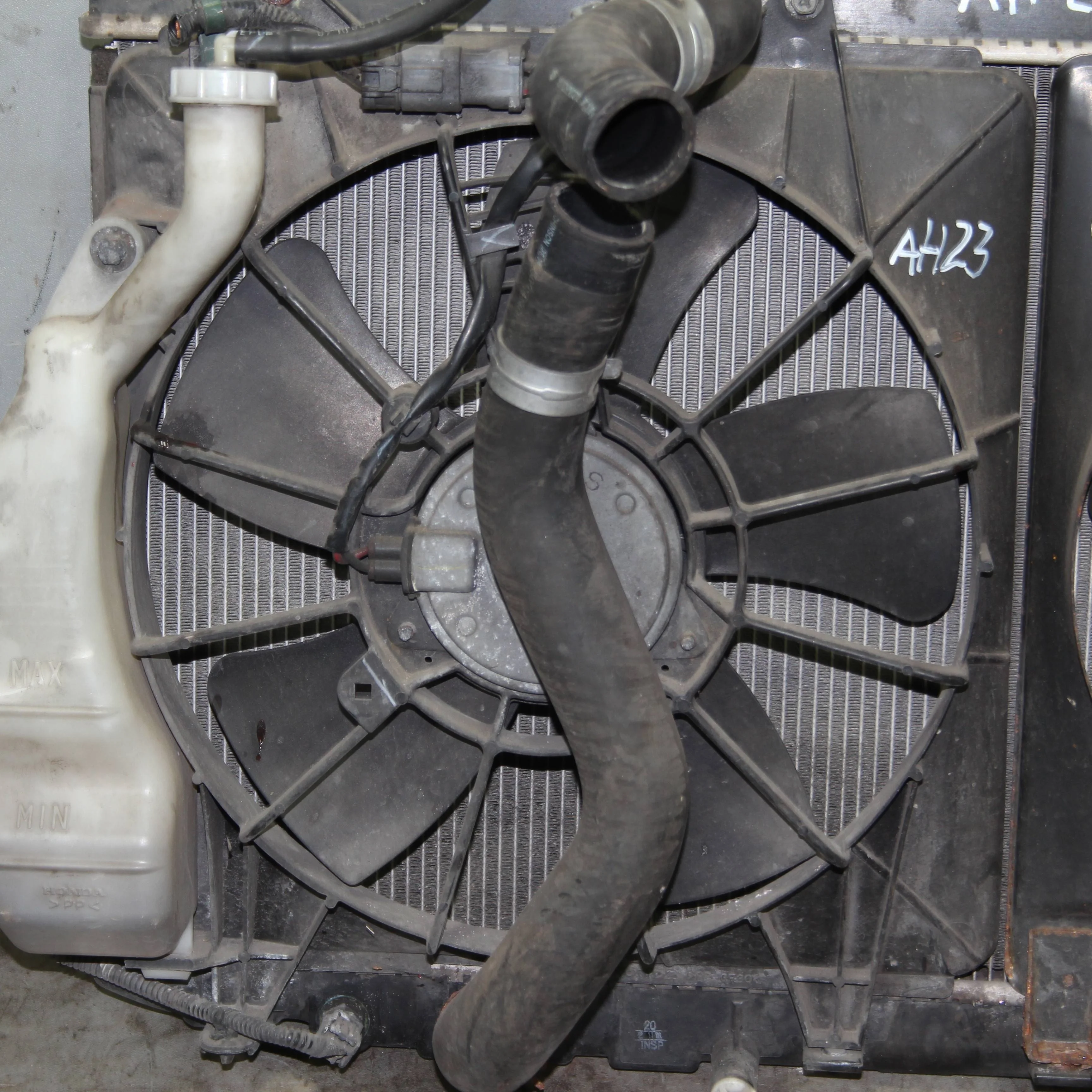 Диффузор с вентилятором (основной) HONDA Civic VI