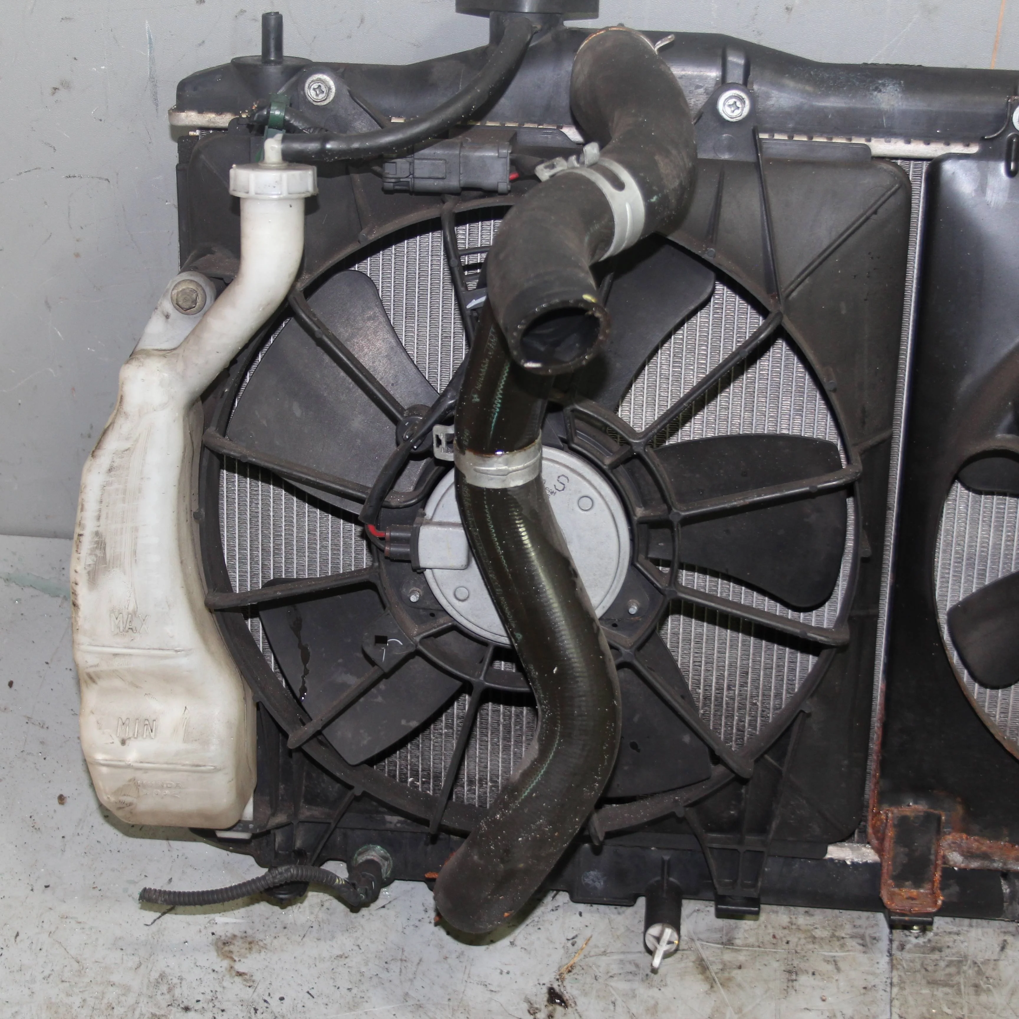 Диффузор с вентилятором (основной) HONDA Civic VI