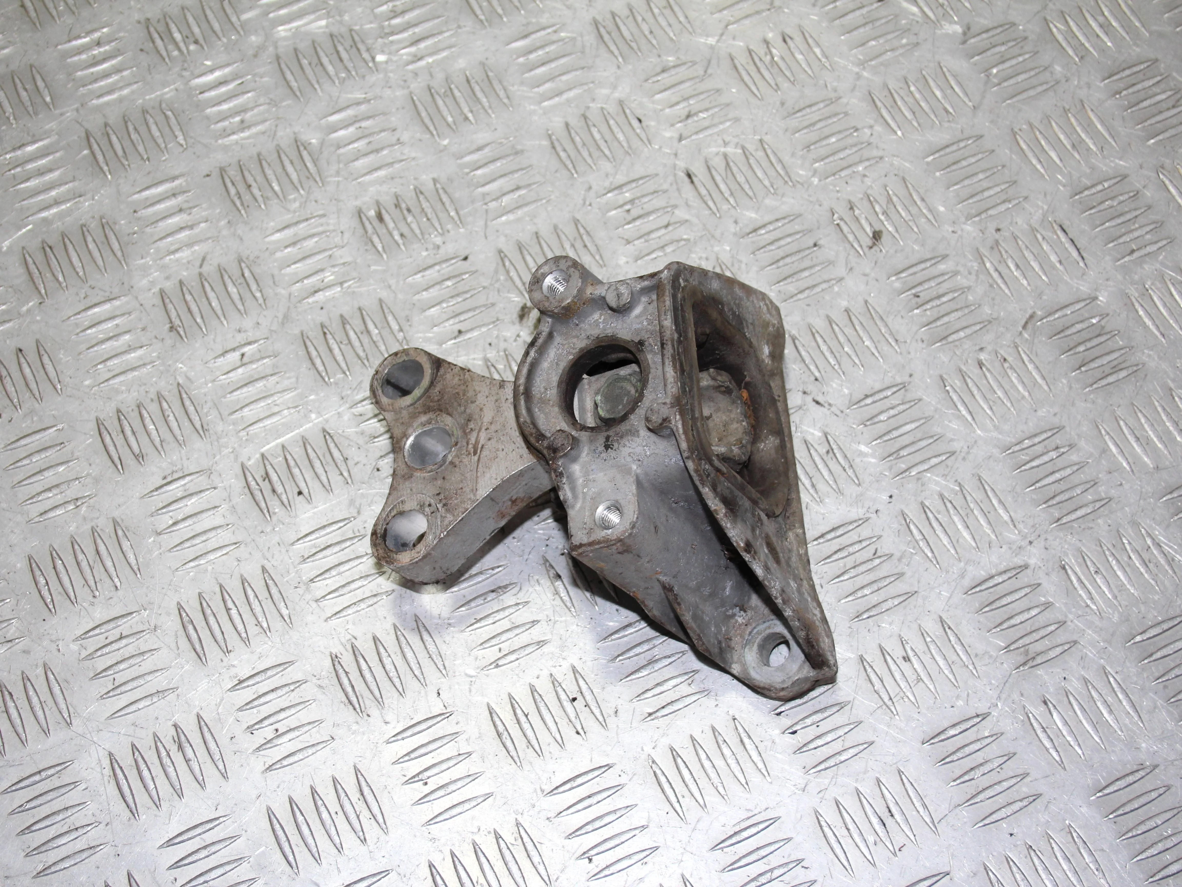 Опора КПП левая HONDA Civic VIII (2005—2009)